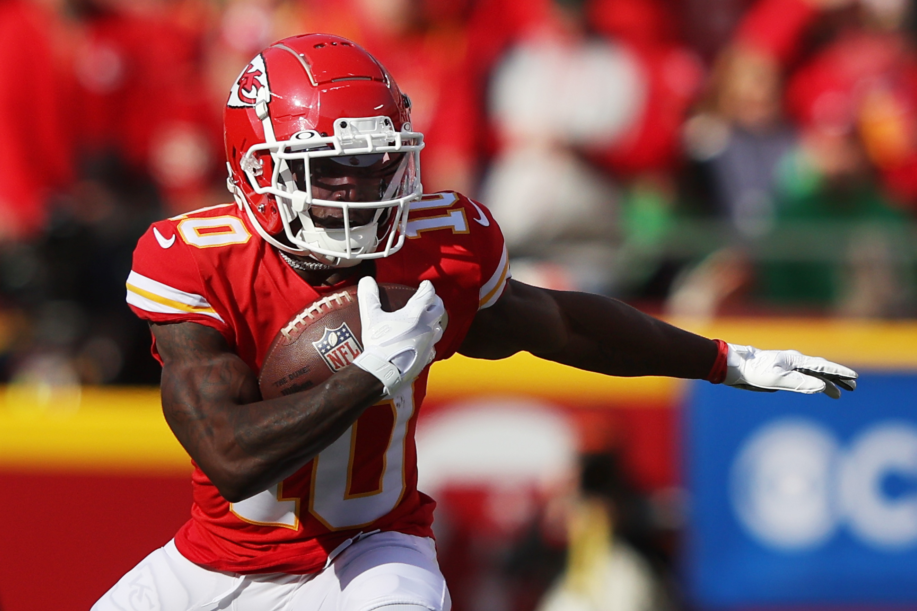 tyreek hill contract
