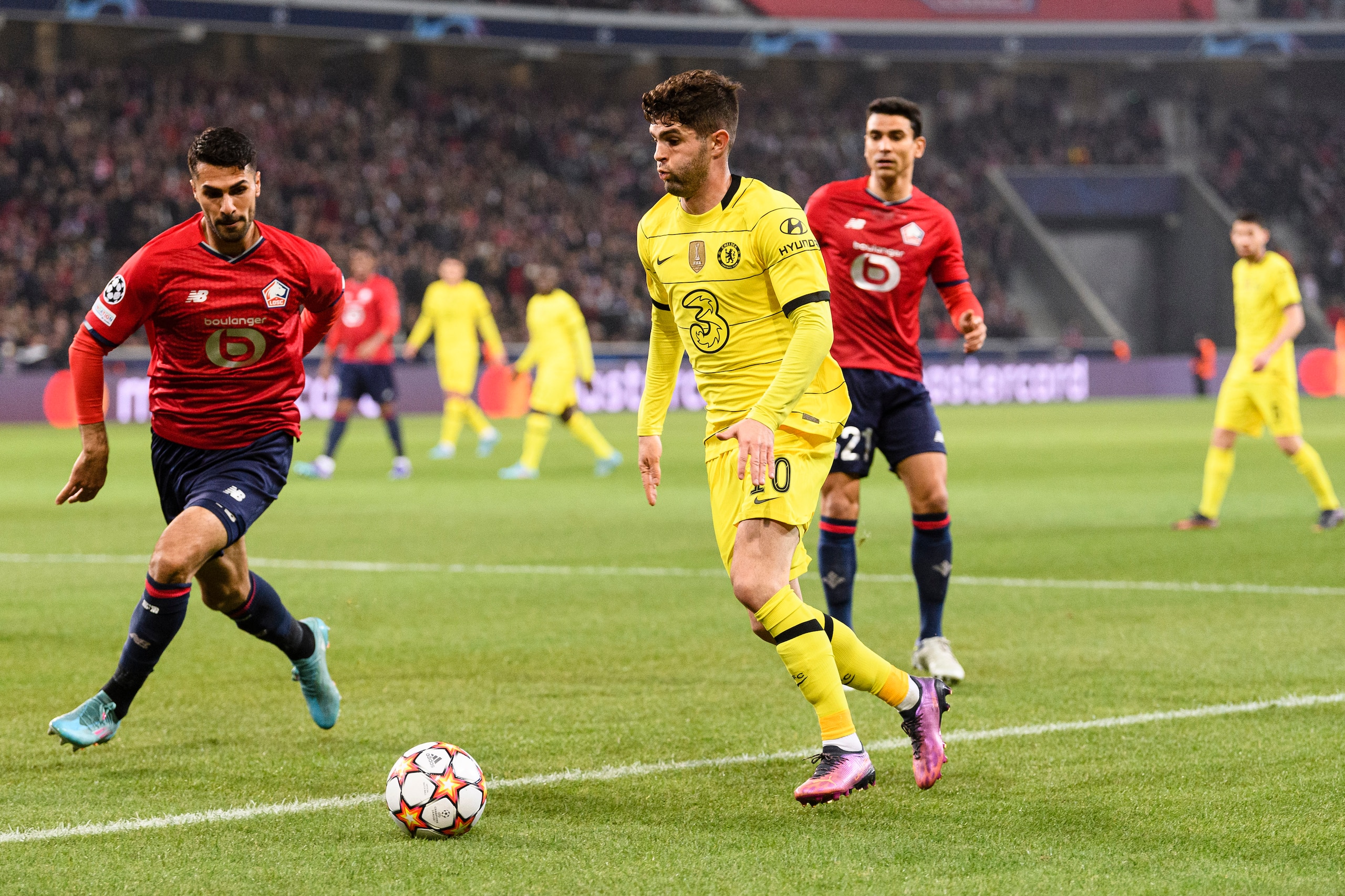 LILLE, FRANCE - MARCH 16: Christian Pulisic of Chelsea (R) plays against Zeki Celik of Lille (L) during the UEFA Champions League Round Of Sixteen Leg Two match between Lille OSC and Chelsea FC at Stade Pierre-Mauroy on March 16, 2022 in Lille, France. (Photo by Marcio Machado/Eurasia Sport Images/Getty Images)