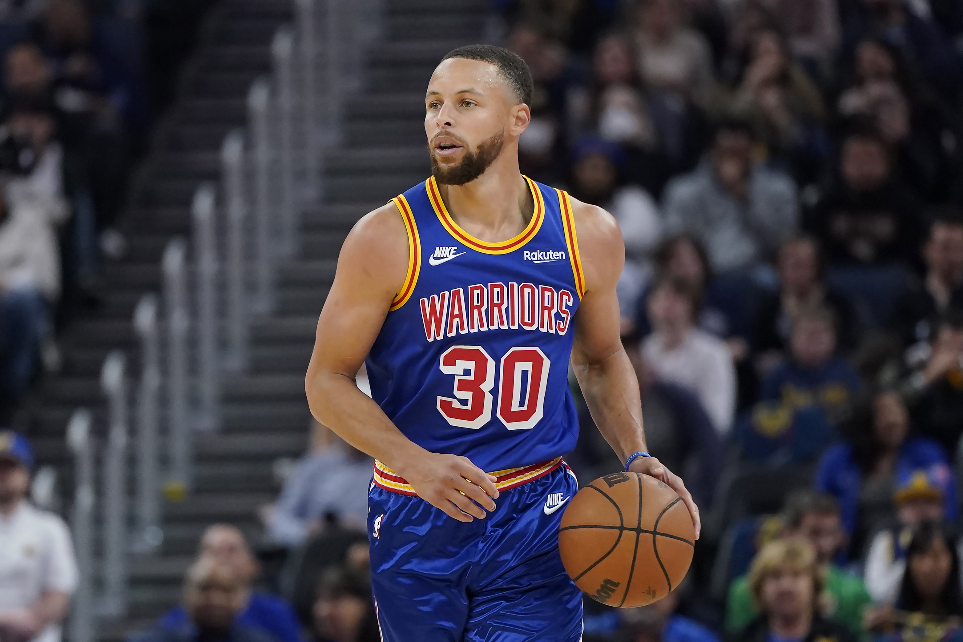 Warriors' Stephen Curry Reportedly out Indefinitely After Suffering Foot Injury