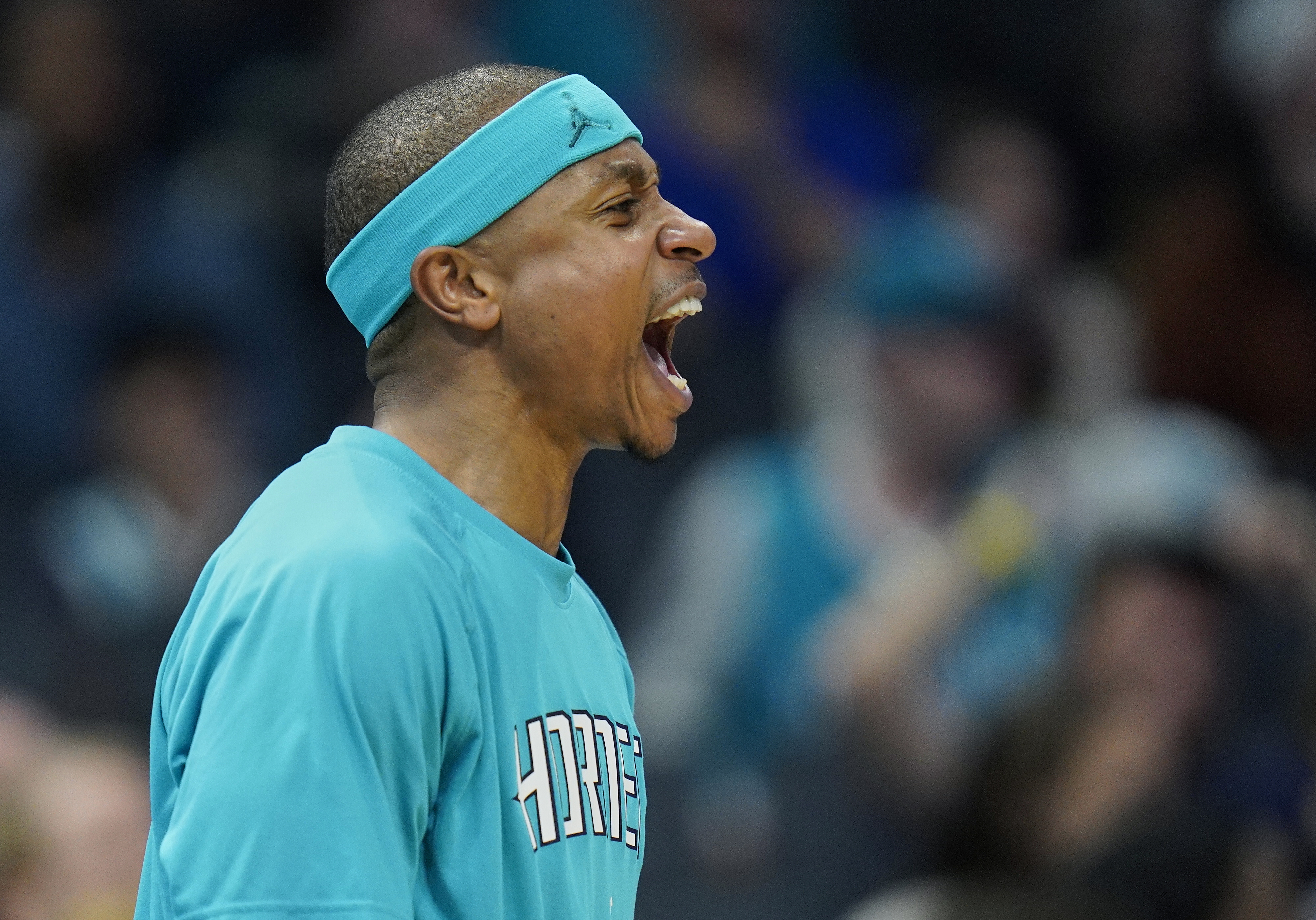 Isaiah Thomas Signs with Charlotte, Joins 10th NBA Franchise