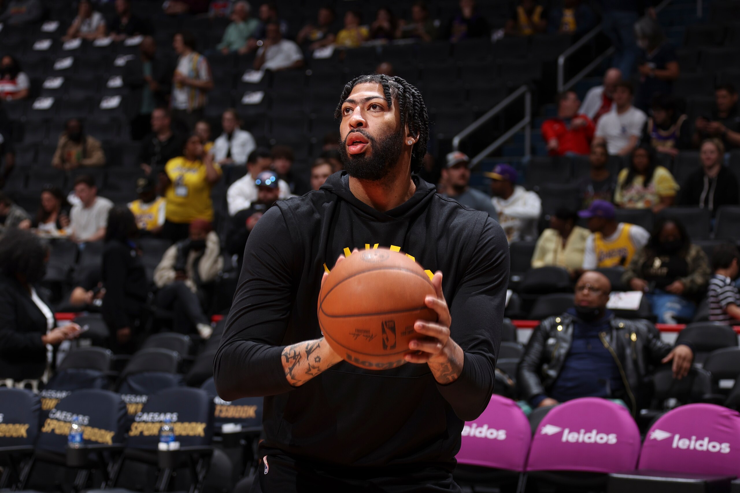 WASHINGTON, DC - MARCH 19: Anthony Davis #3 of the Los Angeles Lakers warms up before the game against the Washington Wizards on March 19, 2022 at Capital One Arena in Washington, DC. NOTE TO USER: User expressly acknowledges and agrees that, by downloading and or using this Photograph, user is consenting to the terms and conditions of the Getty Images License Agreement. Mandatory Copyright Notice: Copyright 2022 NBAE (Photo by Stephen Gosling/NBAE via Getty Images) WASHINGTON, DC - MARCH 19: Anthony Davis #3 of the Los Angeles Lakers warms up before the game against the Washington Wizards on March 19, 2022 at Capital One Arena in Washington, DC. NOTE TO USER: User expressly acknowledges and agrees that, by downloading and or using this Photograph, user is consenting to the terms and conditions of the Getty Images License Agreement. Mandatory Copyright Notice: Copyright 2022 NBAE (Photo by Stephen Gosling/NBAE via Getty Images)