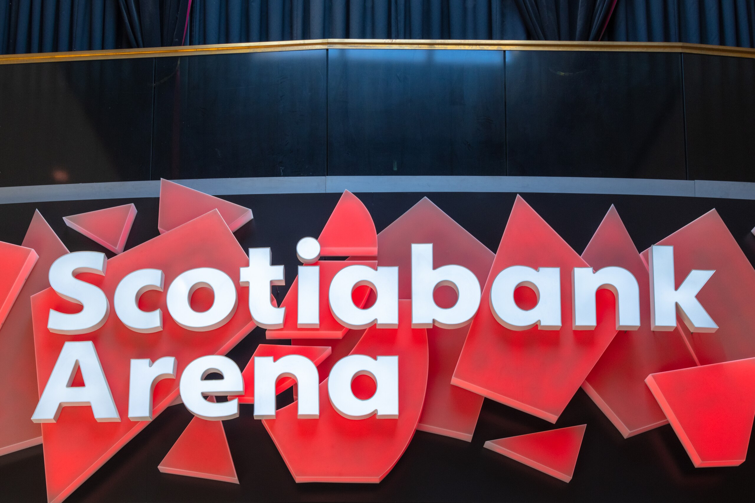 TORONTO, ONTARIO, CANADA - 2019/06/12: Red and white logo or sign at the entrance of the Scotiabank Arena. The place is the home for the Toronto Raptors and the Maple Leafs. (Photo by Roberto Machado Noa/LightRocket via Getty Images) TORONTO, ONTARIO, CANADA - 2019/06/12: Red and white logo or sign at the entrance of the Scotiabank Arena. The place is the home for the Toronto Raptors and the Maple Leafs. (Photo by Roberto Machado Noa/LightRocket via Getty Images)