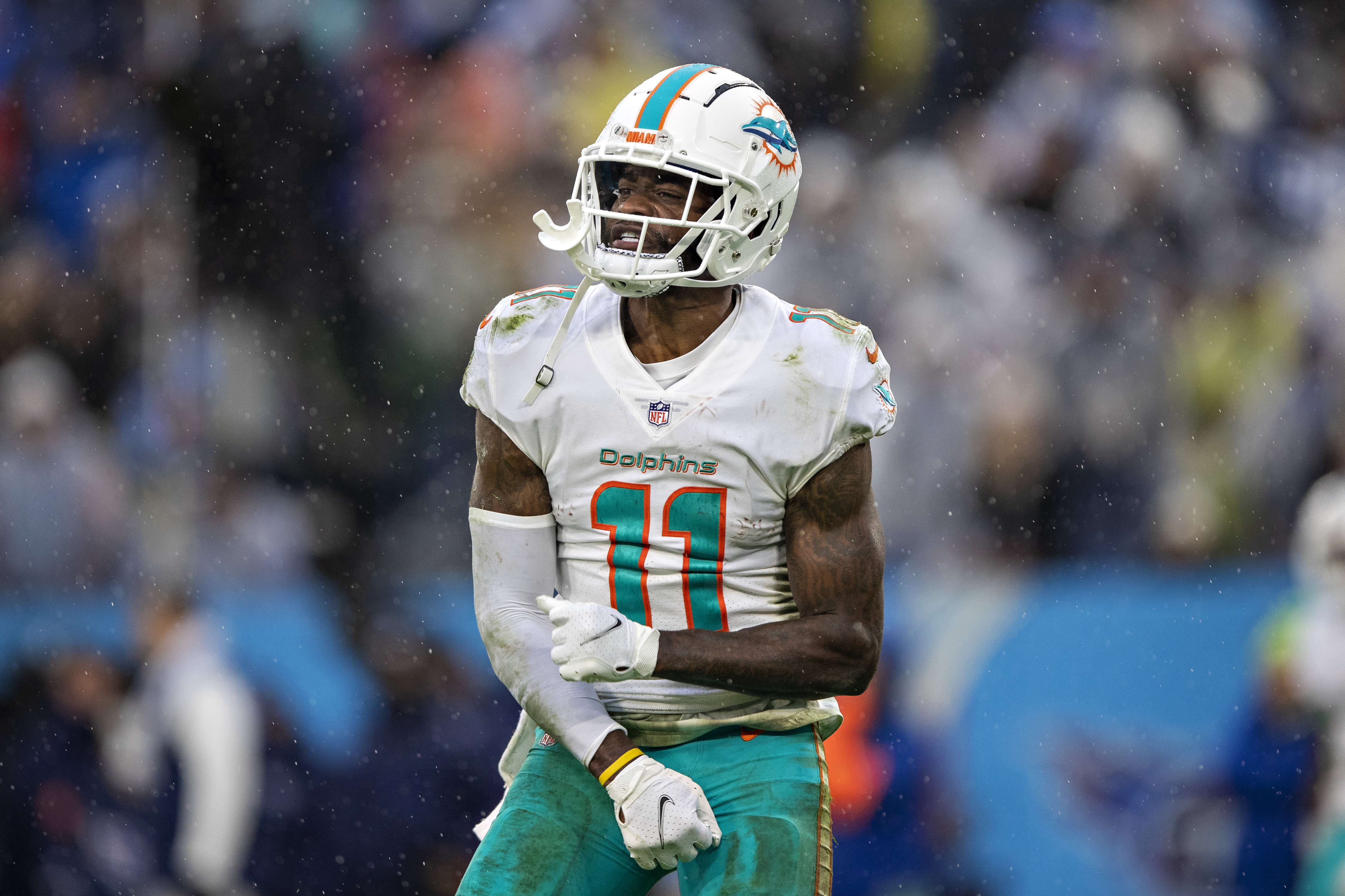 DeVante Parker Trade Calls Will Be Answered, Dolphins GM Chris Grier Says thumbnail