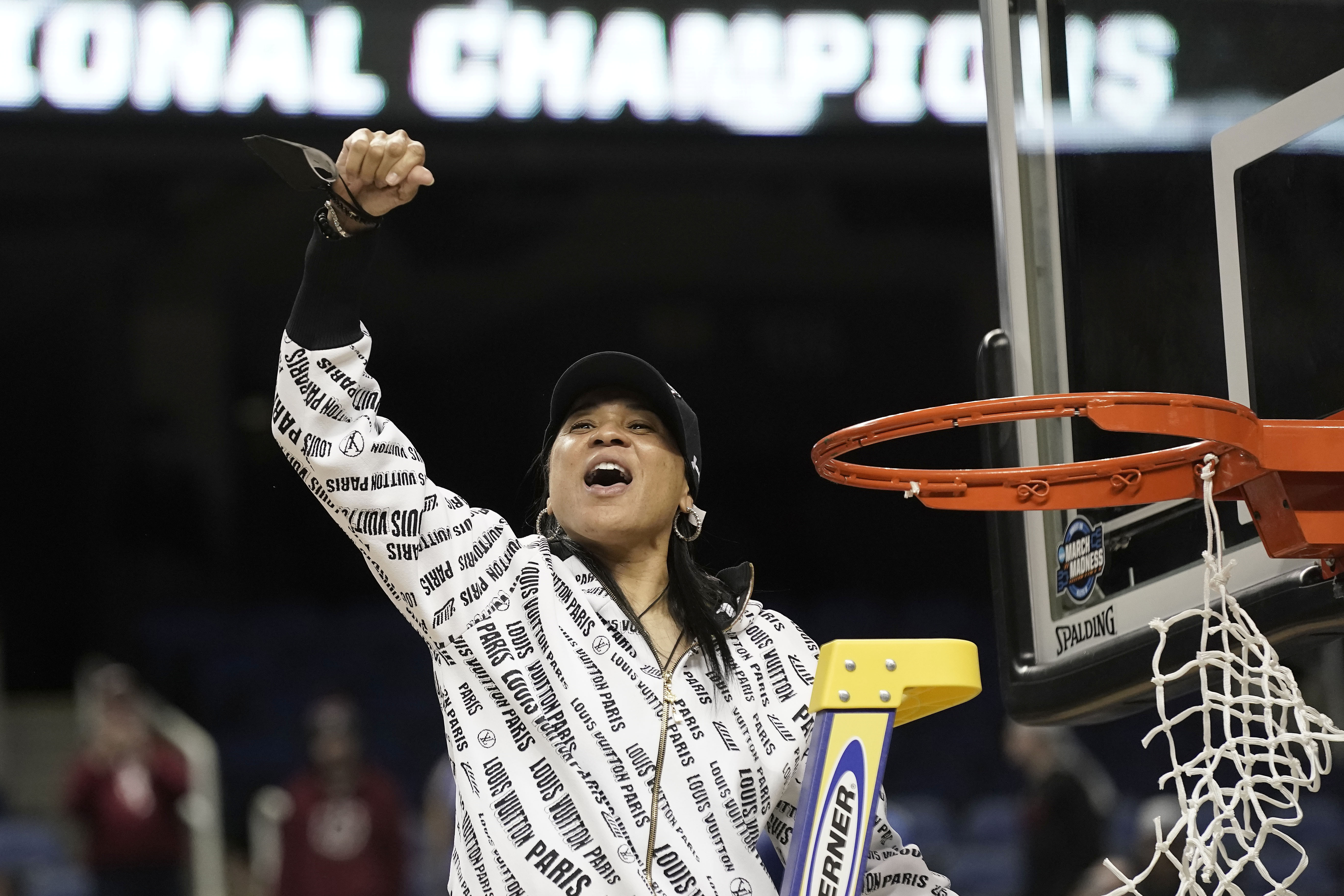 Women's basketball: South Carolina's Dawn Staley wins Naismith COY