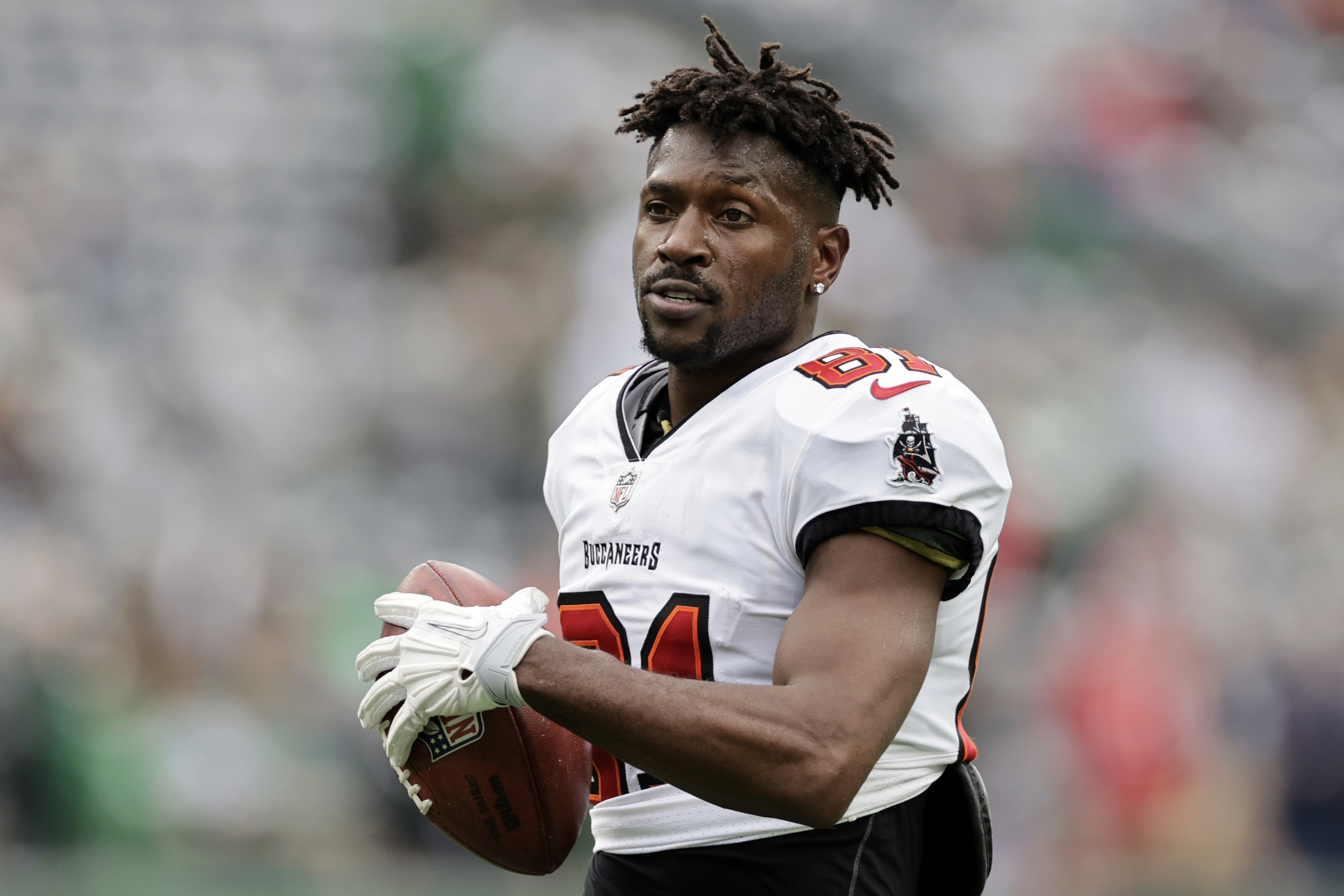 5 NFL teams who should take the risk on signing Antonio Brown