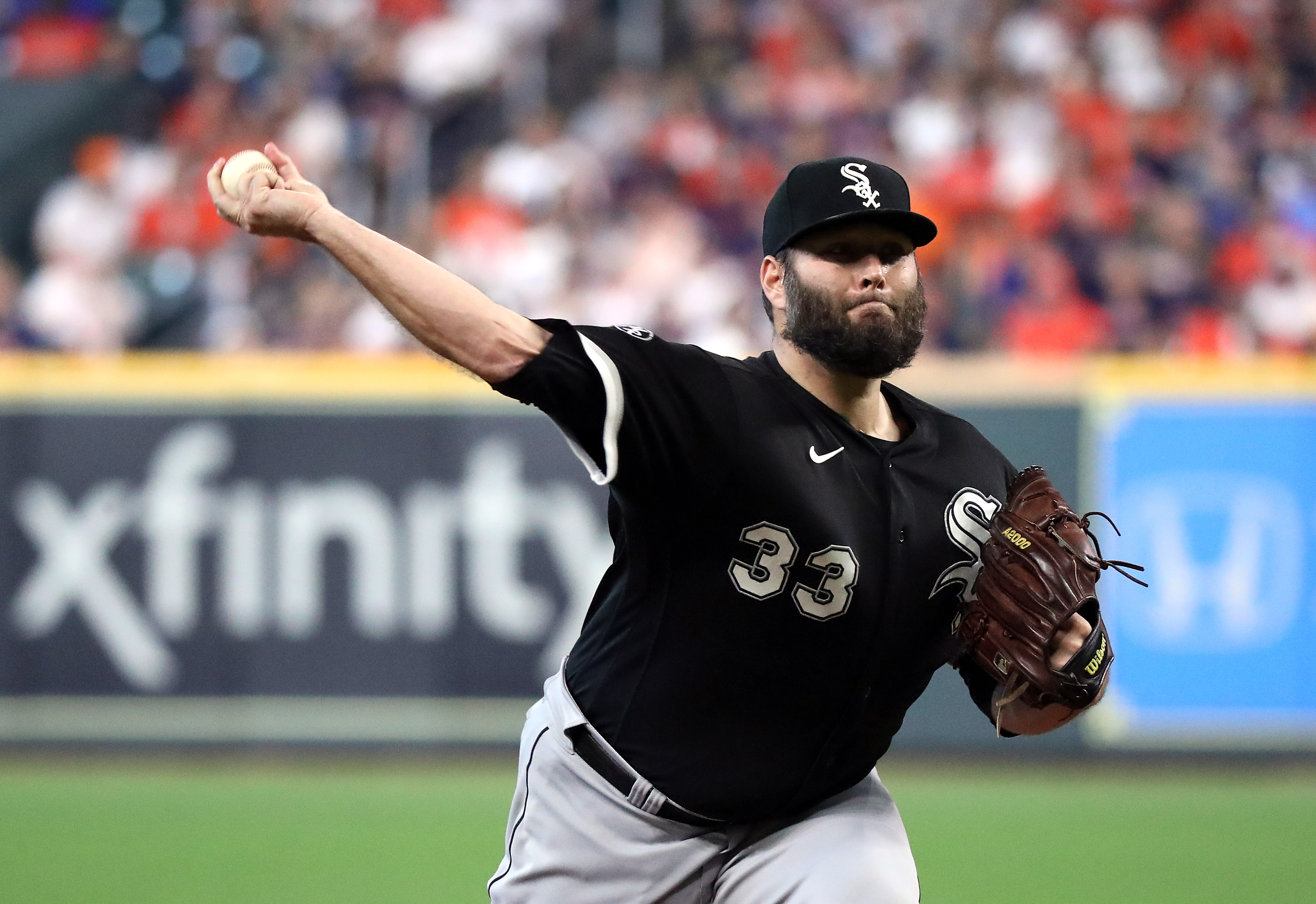 White Sox's Lance Lynn to Miss 4 Weeks with Knee Injury; Will