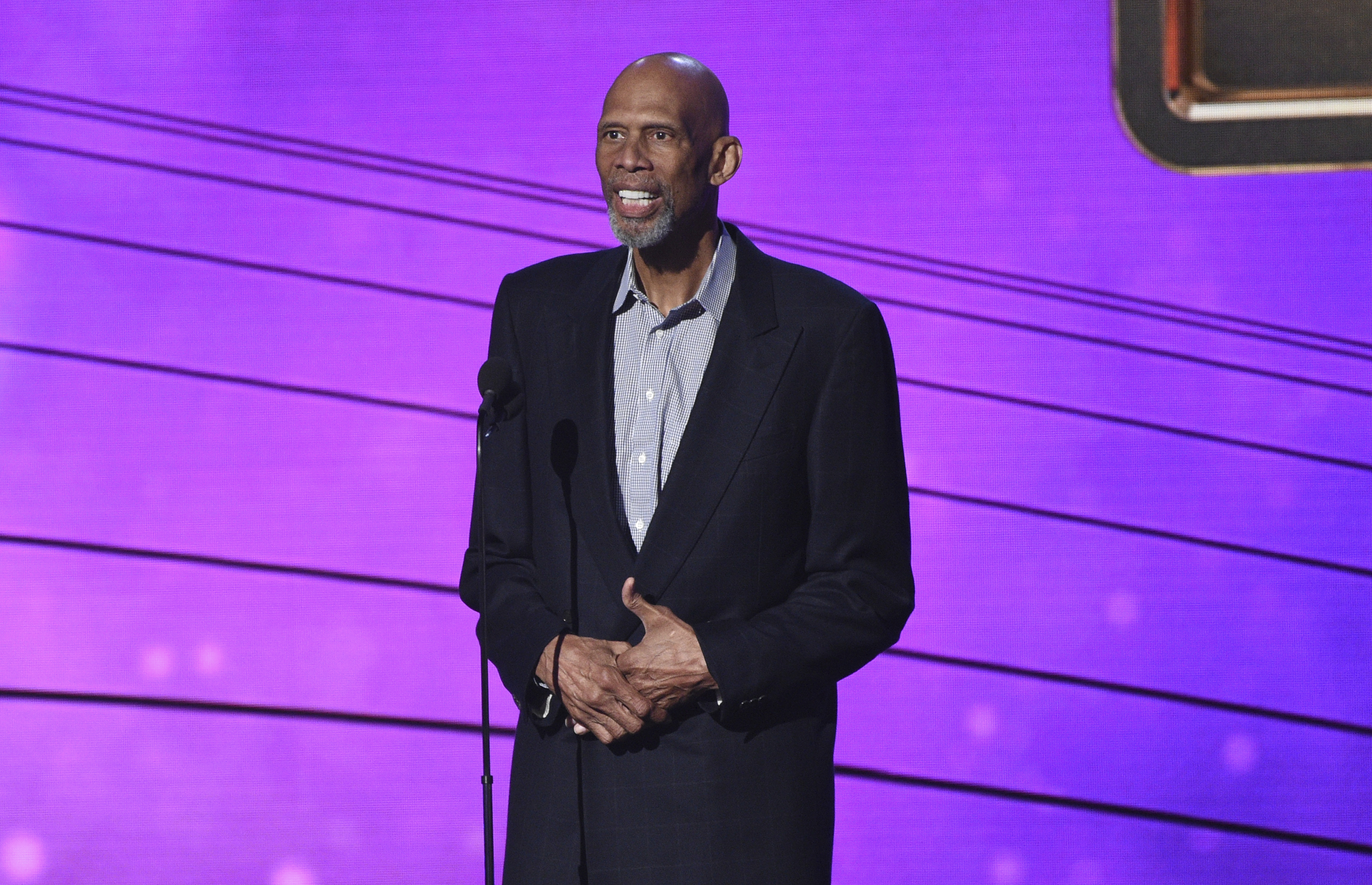 Why Kareem Abdul-Jabbar is criticizing Lakers star LeBron James - Los  Angeles Times