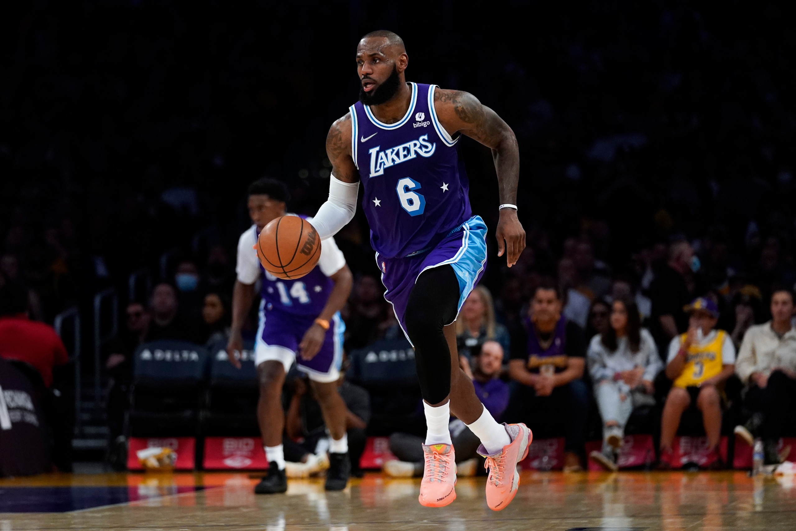 Los Angeles Lakers forward LeBron James (6) controls the ball during an NBA basketball game against the New Orleans Pelicans in Los Angeles, Friday, April 1, 2022. (AP Photo/Ashley Landis)