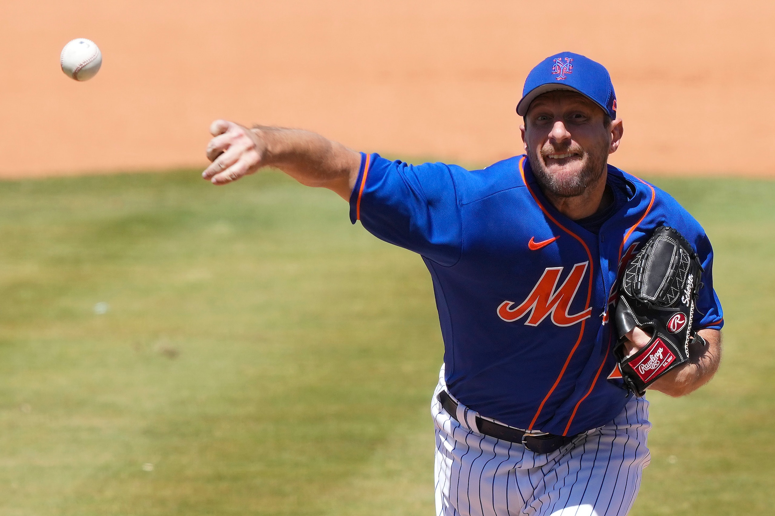 PORT ST. LUCIE, FLORIDA - MARCH 27: Max Scherzer #21 of the New York Mets throws a pitch during the fourth inning of the Spring Training game against the St. Louis Cardinals at Clover Park on March 27, 2022 in Port St. Lucie, Florida. (Photo by Eric Espada/Getty Images)