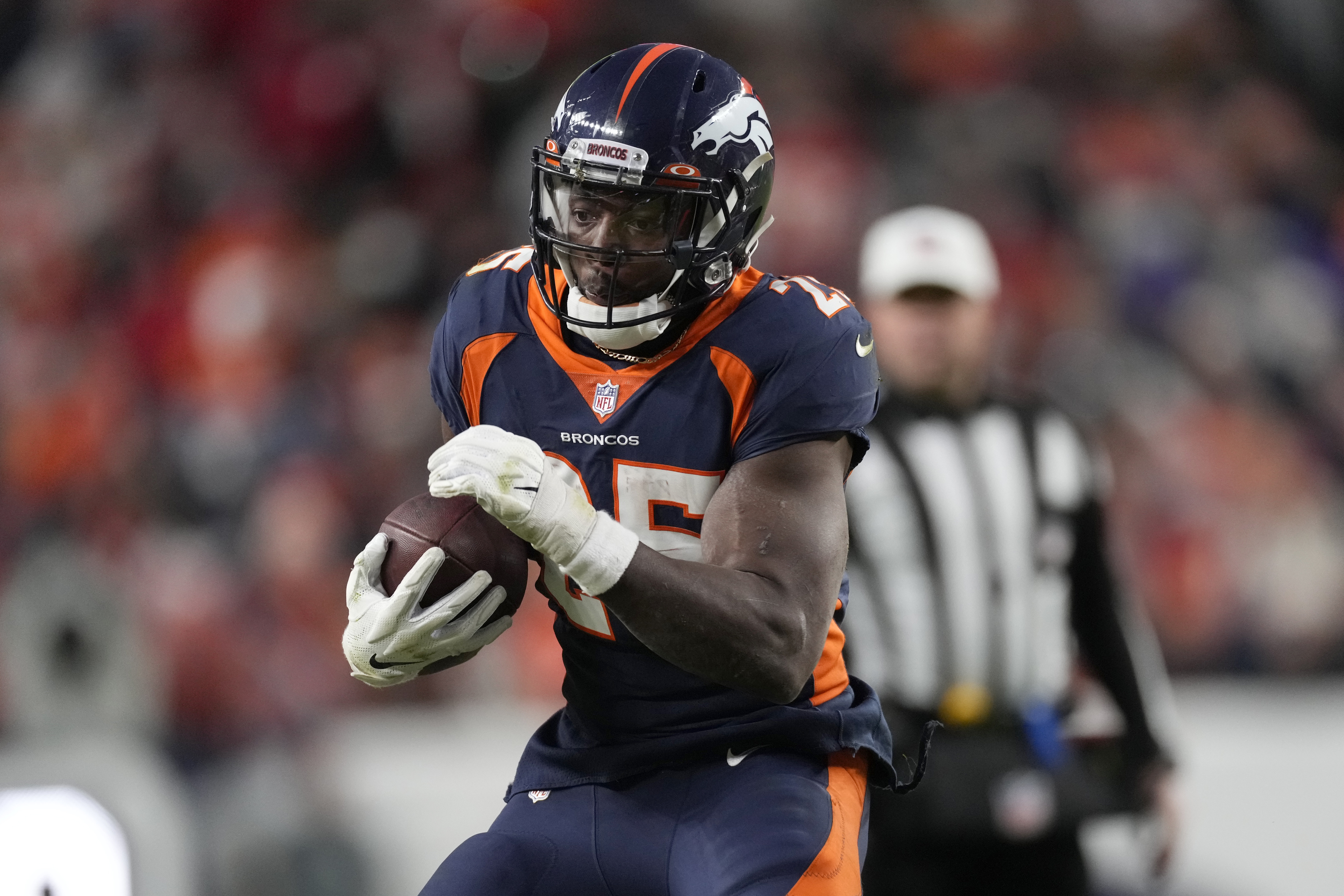 Broncos waive veteran RB Melvin Gordon