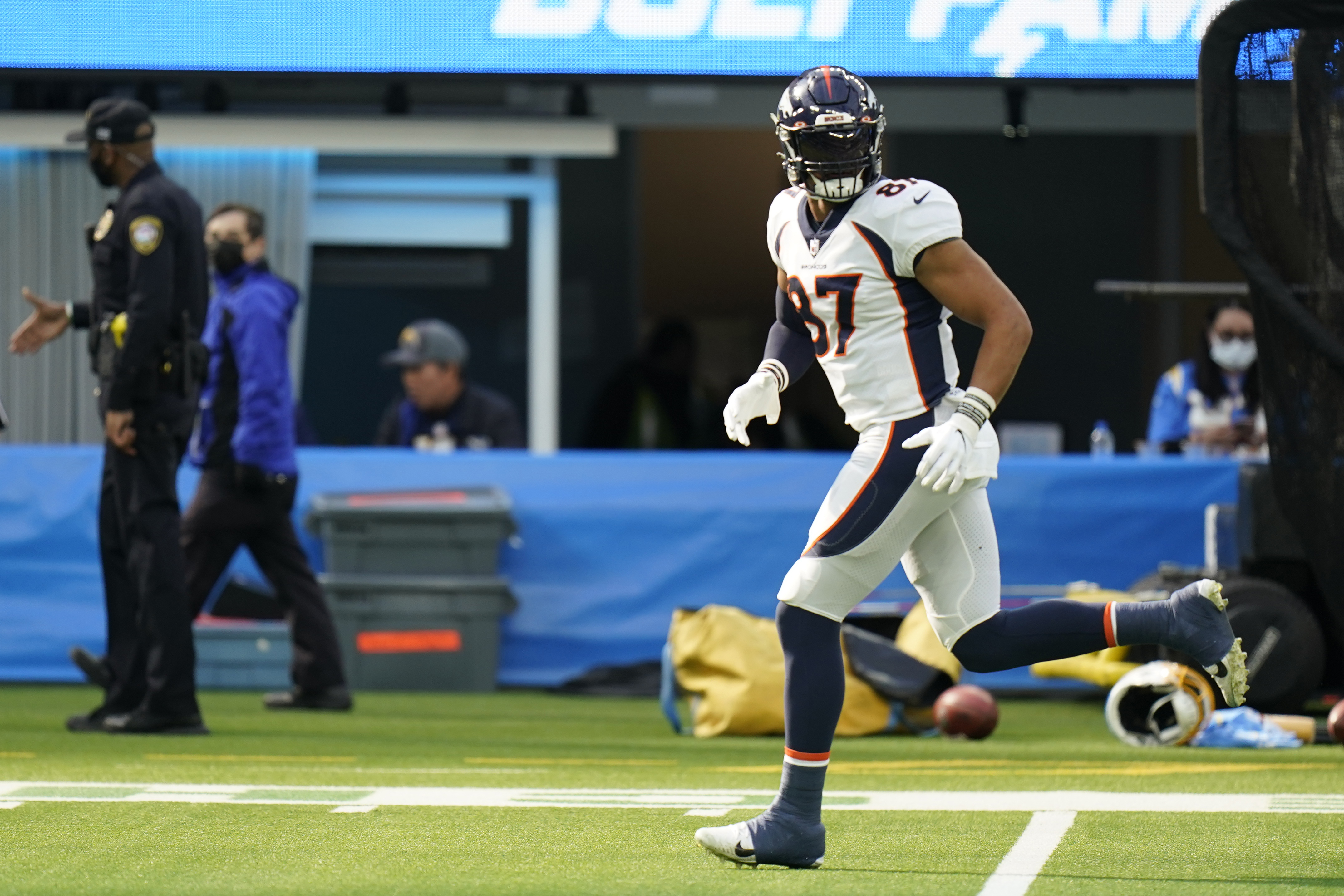 FANTasy Stud? Denver Broncos TE Noah Fant is Worth a Look - Slackie Brown  Sports & Culture