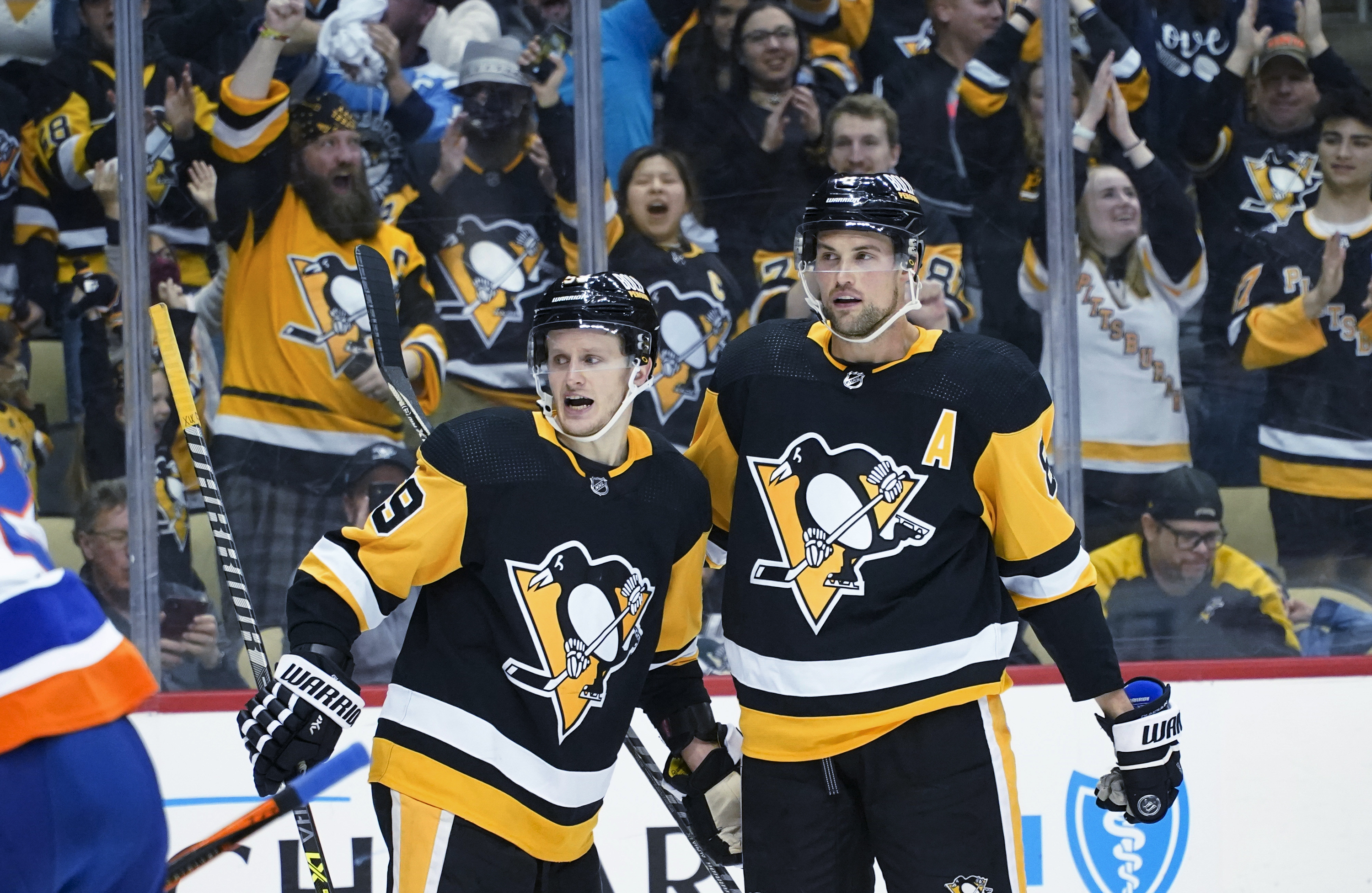 NHL Playoff Picture 2022: Updated Standings After Penguins, Lightning Clinch Berths thumbnail