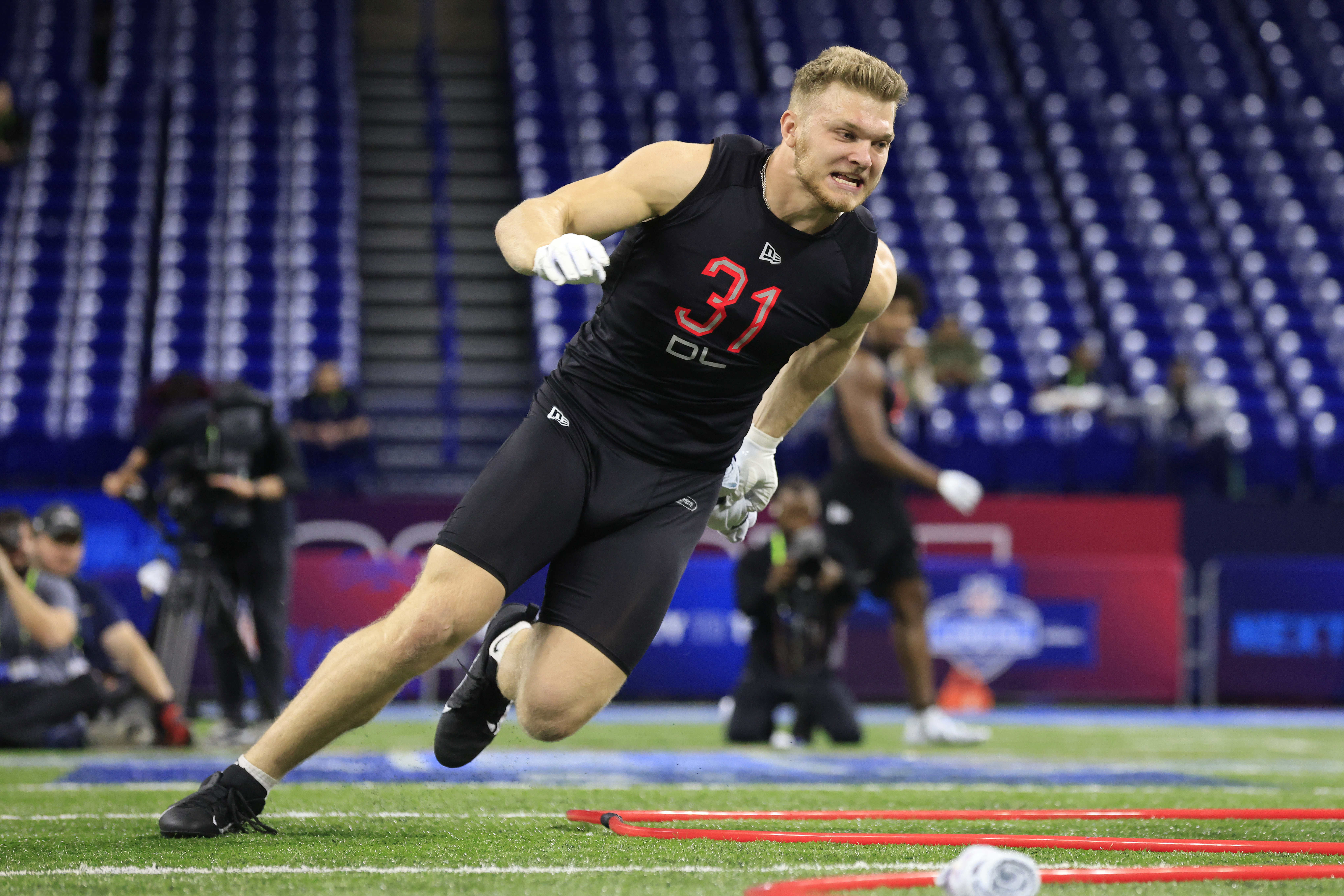 Lions select Michigan DE Aidan Hutchinson with No. 2 pick of 2022 NFL Draft