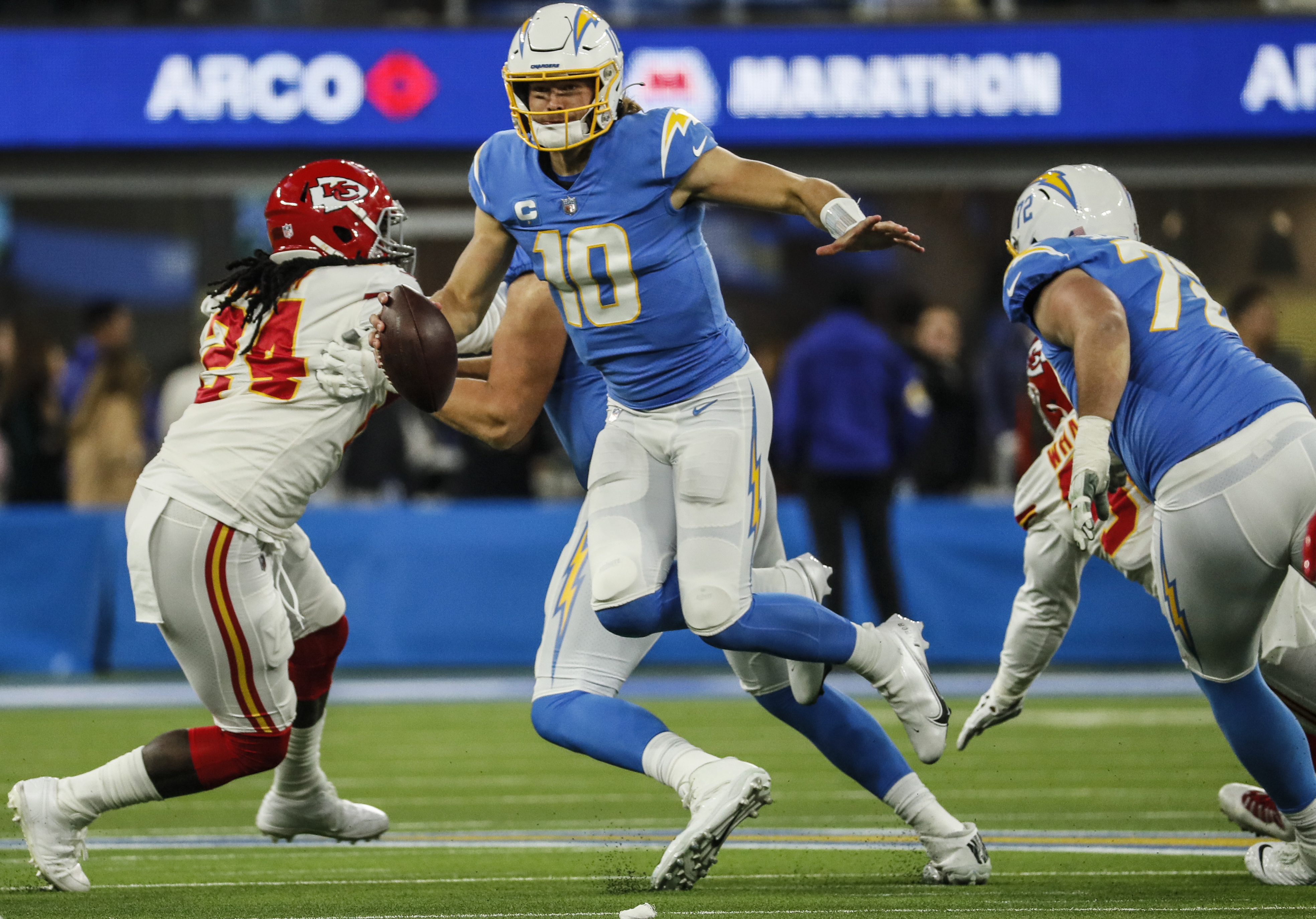 PATRICK MAHOMES AND CHIEFS VISIT JUSTIN HERBERT AND CHARGERS THIS WEEK ON SUNDAY  NIGHT FOOTBALL ON NBC, PEACOCK AND UNIVERSO - NBC Sports PressboxNBC Sports  Pressbox