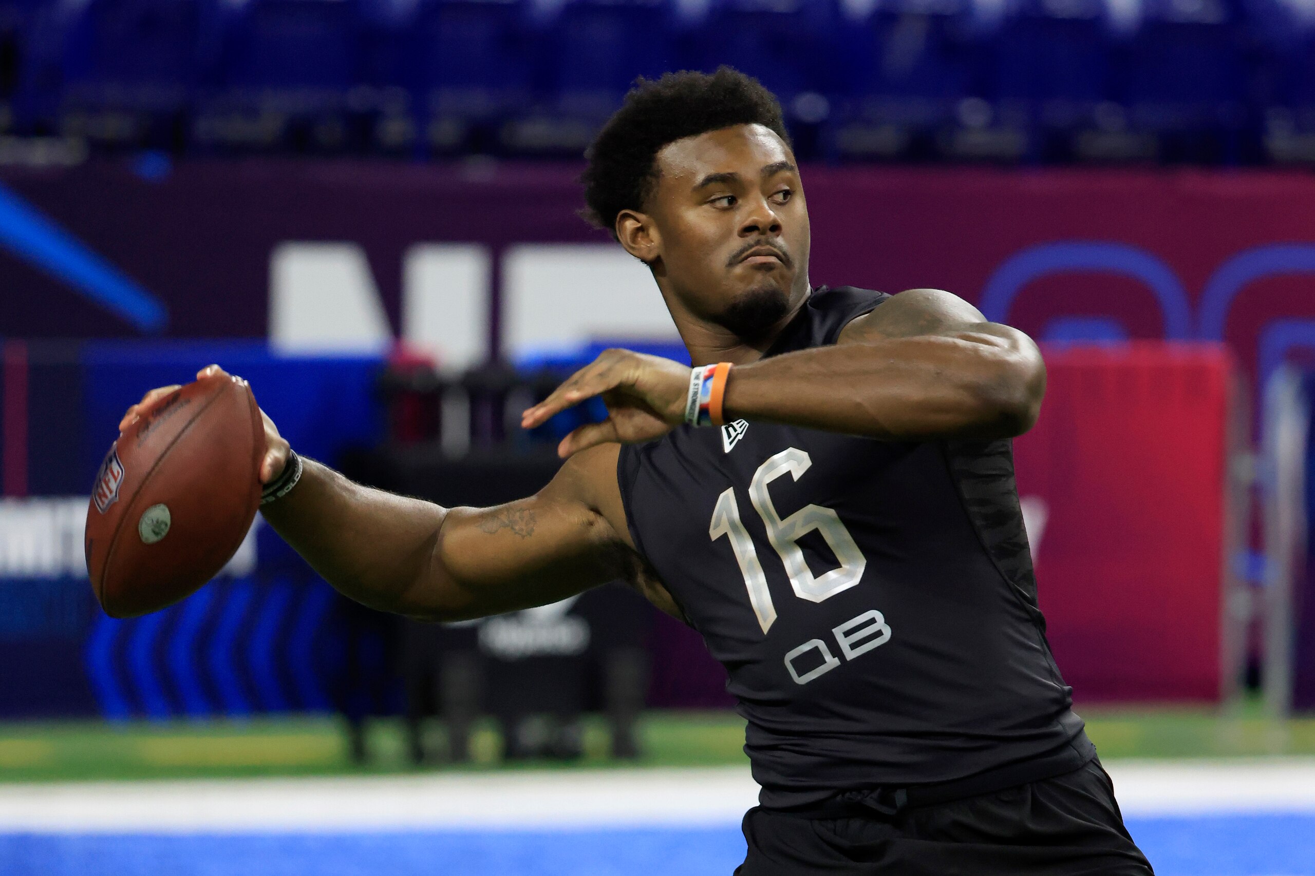 INDIANAPOLIS, INDIANA - MARCH 03: Malik Willis #QB16 of Liberty throws during the NFL Combine at Lucas Oil Stadium on March 03, 2022 in Indianapolis, Indiana. (Photo by Justin Casterline/Getty Images)