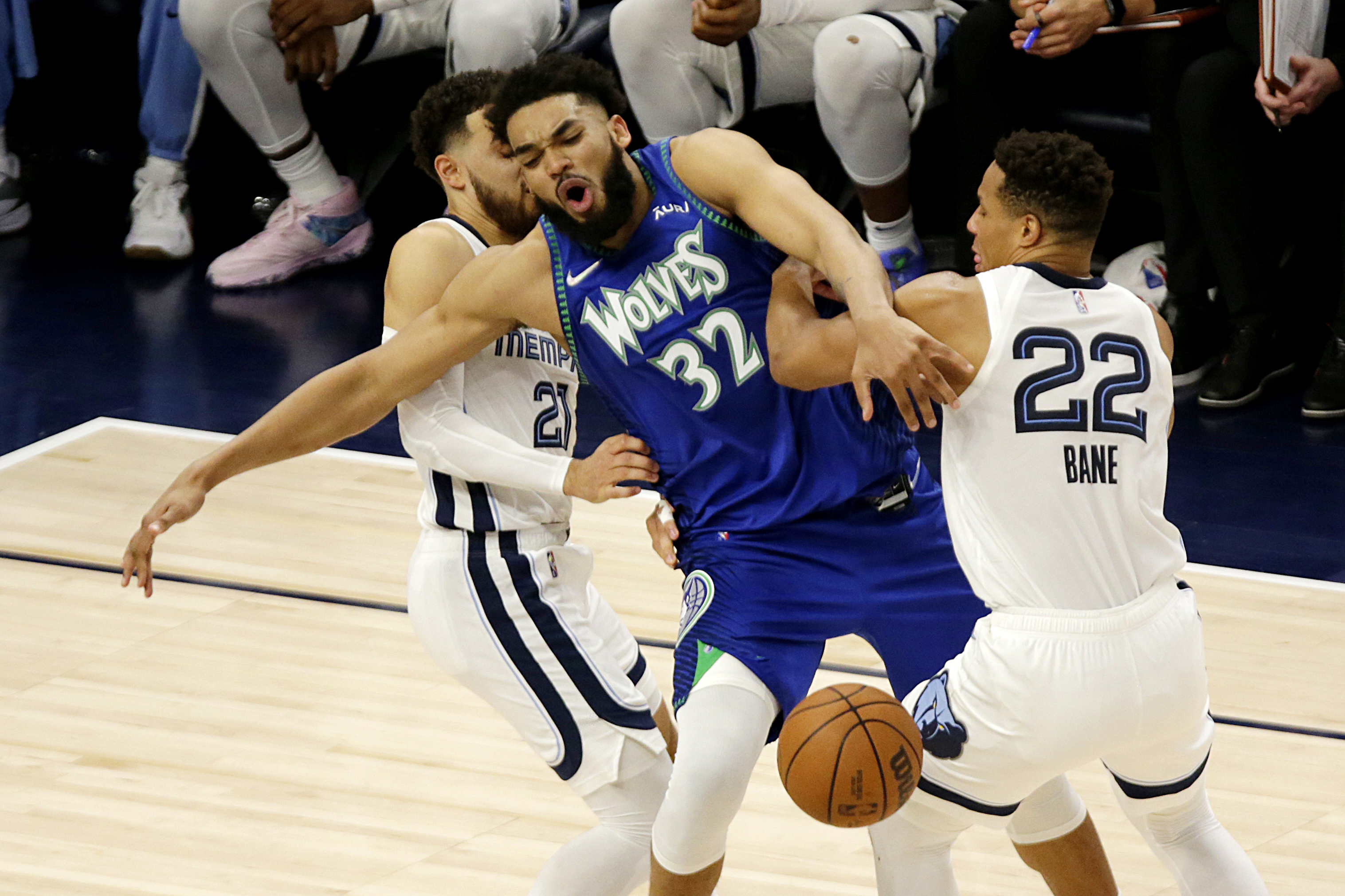 The Pros And Cons of Karl-Anthony Towns' Passing - Canis Hoopus
