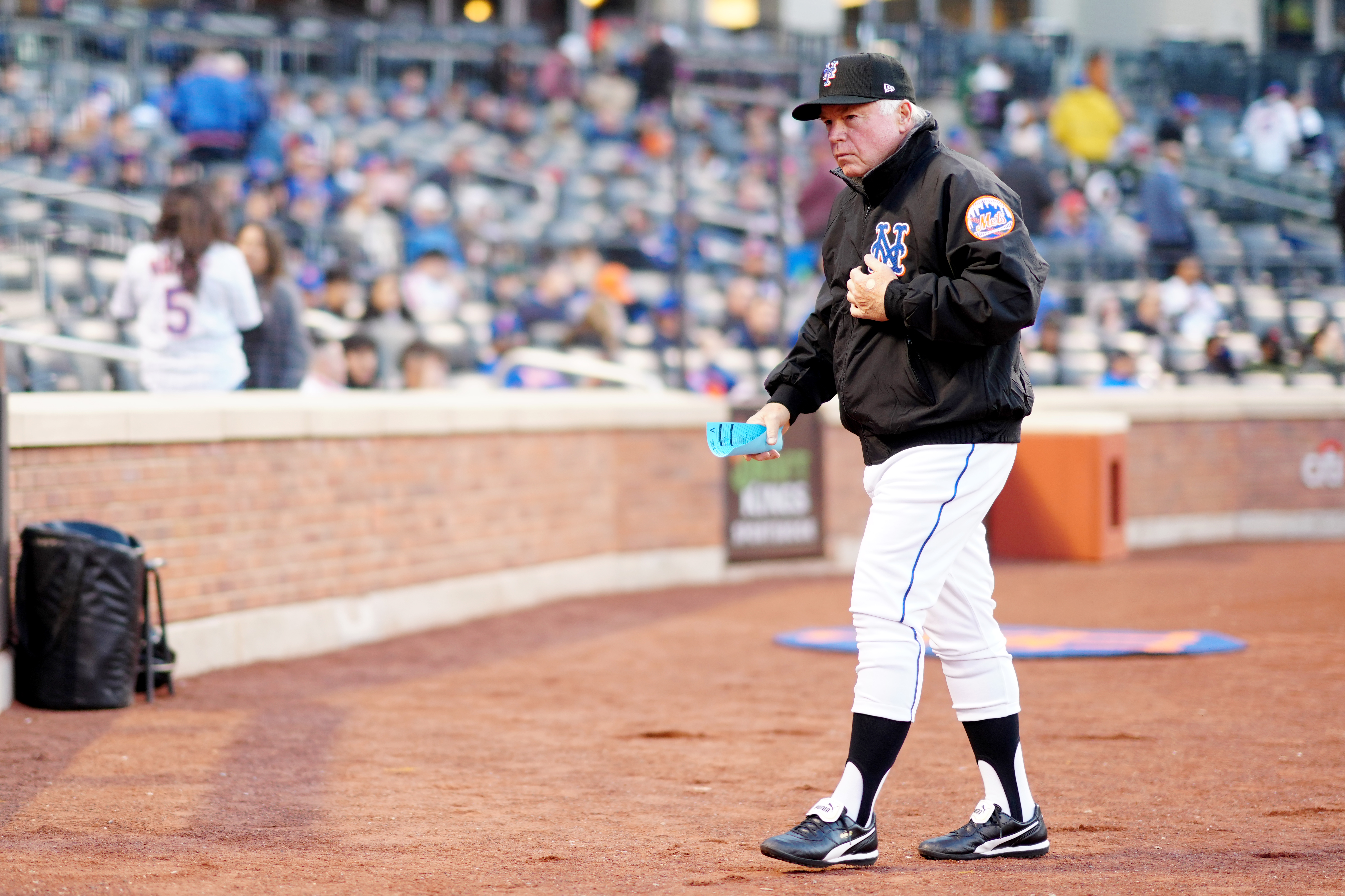 Mets say goodbye to Buck Showalter with lopsided loss to Phillies