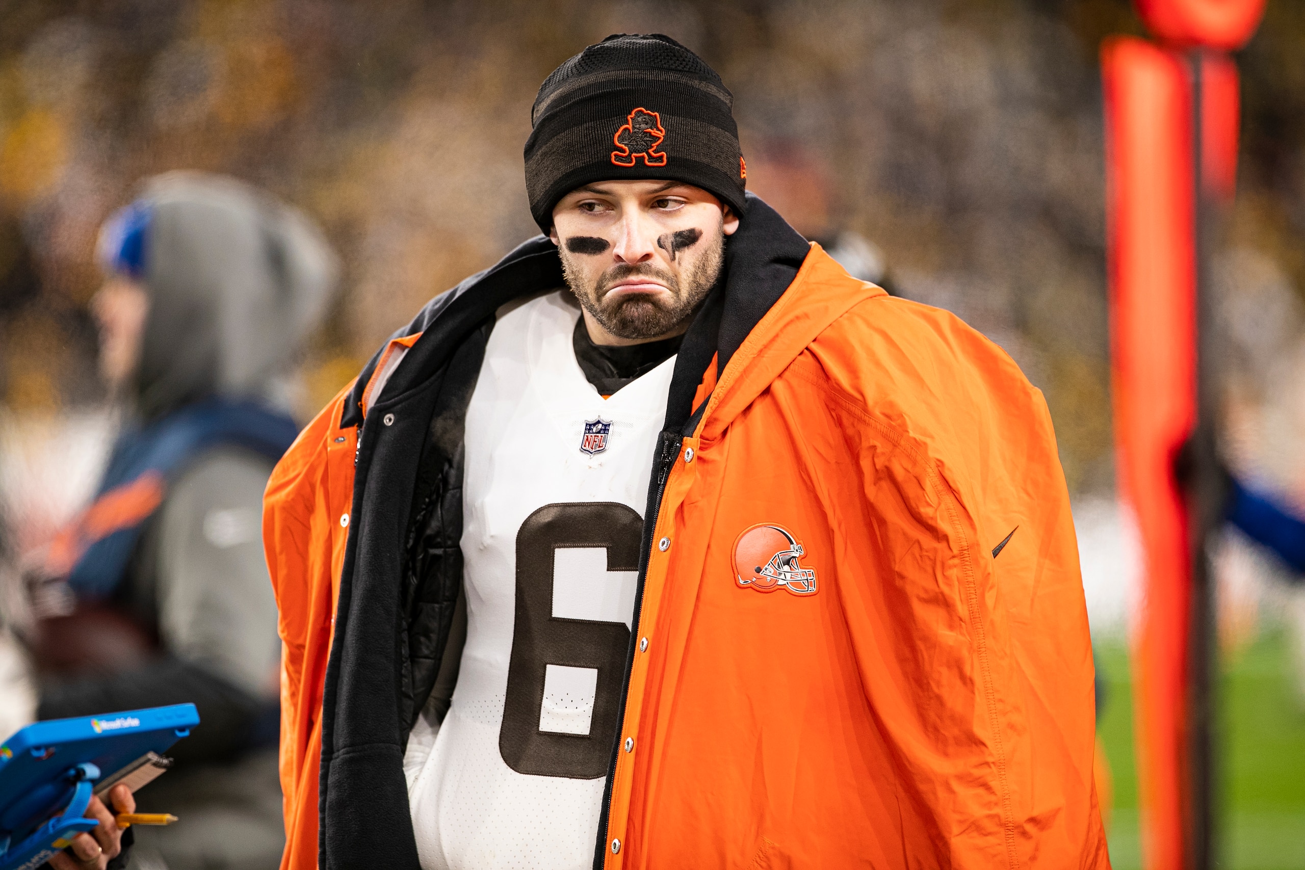 PITTSBURGH, PA - JANUARY 03: Cleveland Browns quarterback Baker Mayfield (6) looks on during the game against the Cleveland Browns and the Pittsburgh Steelers on January 03, 2022 at Heinz Field in Pittsburgh, PA. (Photo by Mark Alberti/Icon Sportswire via Getty Images)