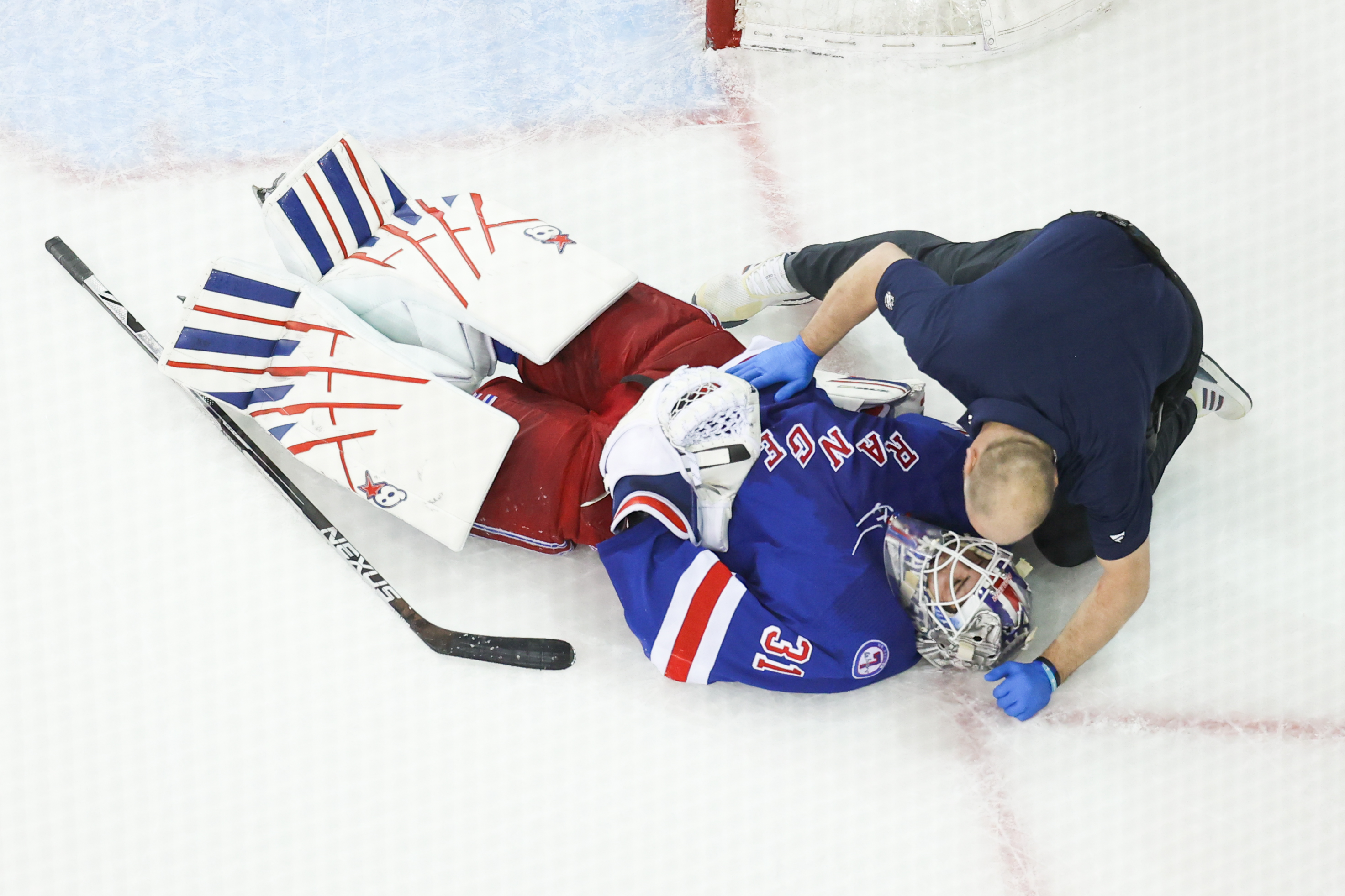 Rangers even series vs. Penguins, survive Igor Shesterkin injury scare