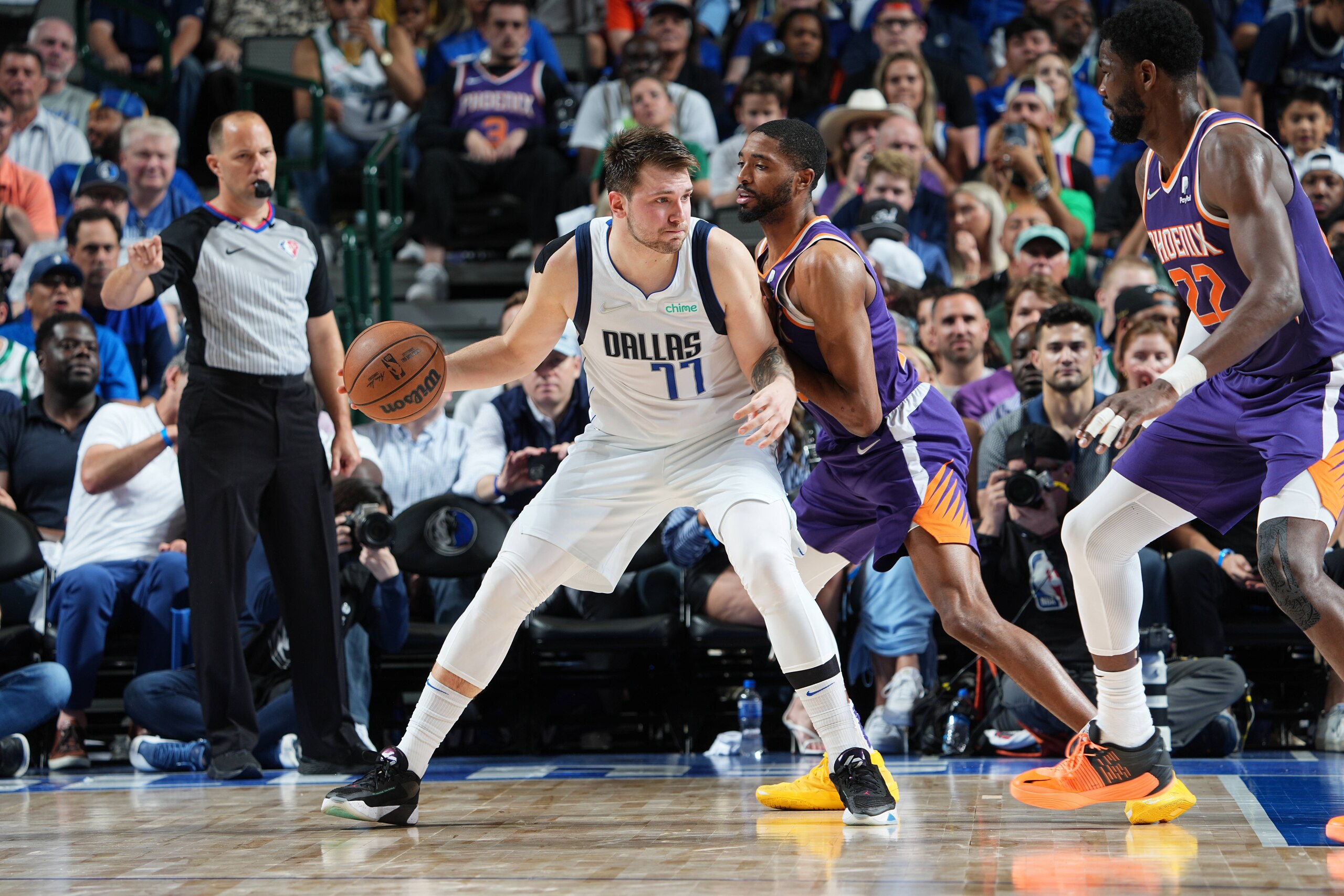 DALLAS, TX - MAY 6: Luka Doncic #77 of the Dallas Mavericks handles the ball against the Phoenix Suns during Game 3 of the 2022 NBA Playoffs Western Conference Semifinals on May 6, 2022 at the American Airlines Center in Dallas, Texas. NOTE TO USER: User expressly acknowledges and agrees that, by downloading and or using this photograph, User is consenting to the terms and conditions of the Getty Images License Agreement. Mandatory Copyright Notice: Copyright 2022 NBAE (Photo by Glenn James/NBAE via Getty Images)
