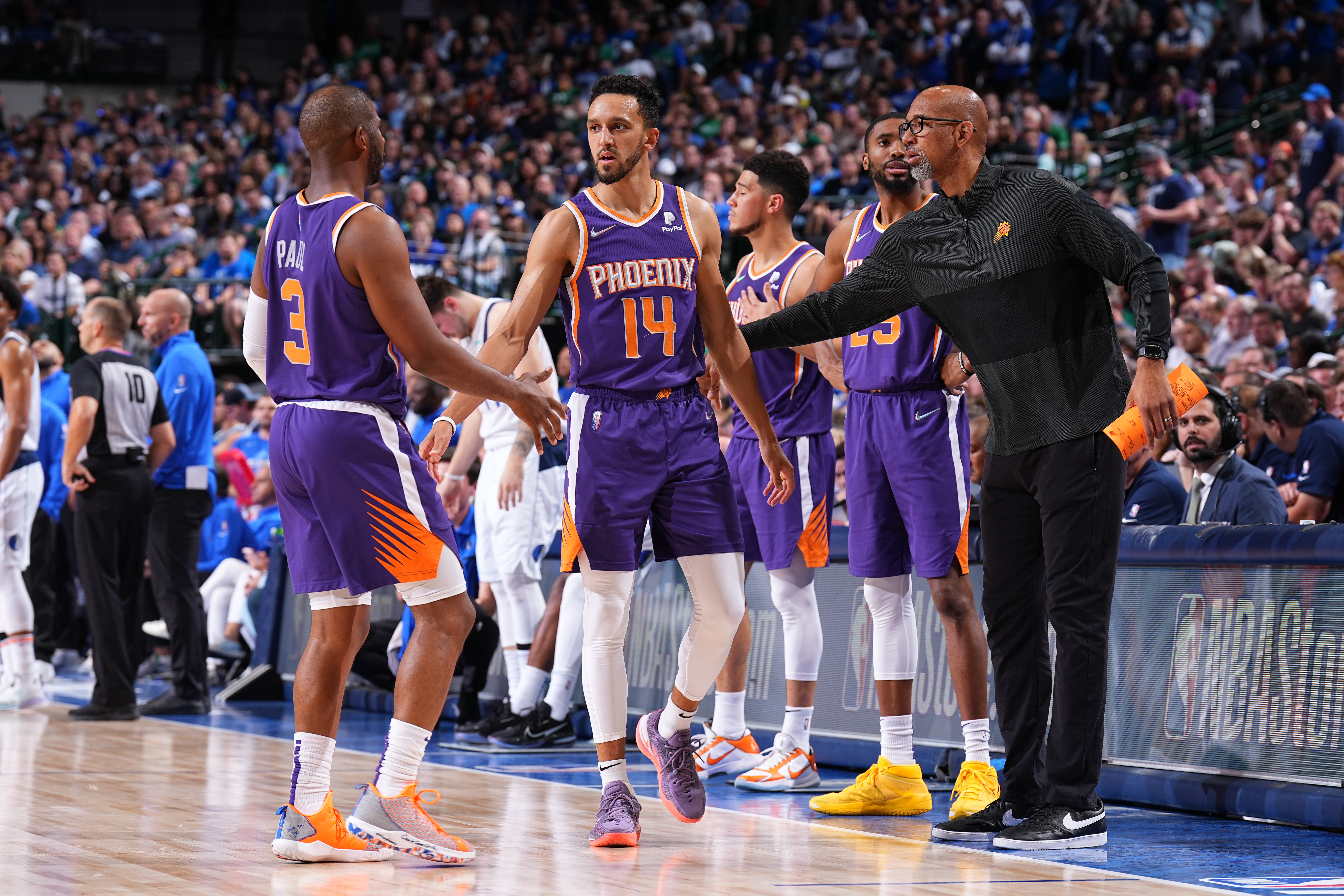 DALLAS, TX - MAY 6: Chris Paul #3 of the Phoenix Suns high fives Landry Shamet #14 of the Phoenix Suns during Game 3 of the 2022 NBA Playoffs Western Conference Semifinals on May 6, 2022 at the American Airlines Center in Dallas, Texas. NOTE TO USER: User expressly acknowledges and agrees that, by downloading and or using this photograph, User is consenting to the terms and conditions of the Getty Images License Agreement. Mandatory Copyright Notice: Copyright 2022 NBAE (Photo by Garrett Ellwood/NBAE via Getty Images)