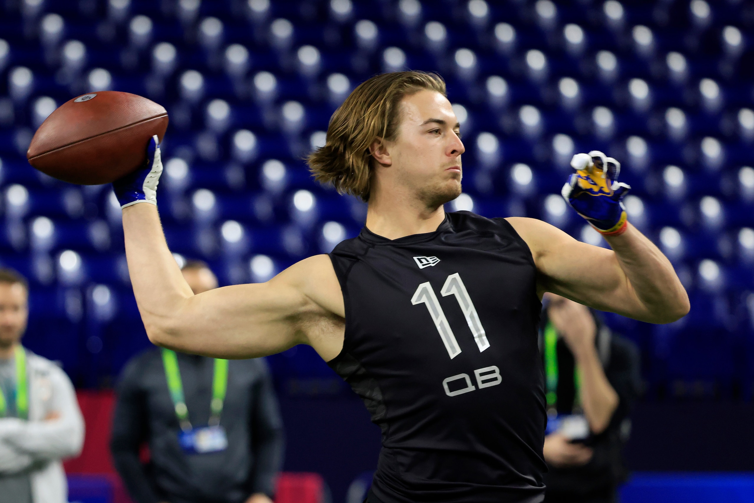 INDIANAPOLIS, INDIANA - MARCH 03: Kenny Pickett #QB11 of Pittsburgh throws during the NFL Combine at Lucas Oil Stadium on March 03, 2022 in Indianapolis, Indiana. (Photo by Justin Casterline/Getty Images)