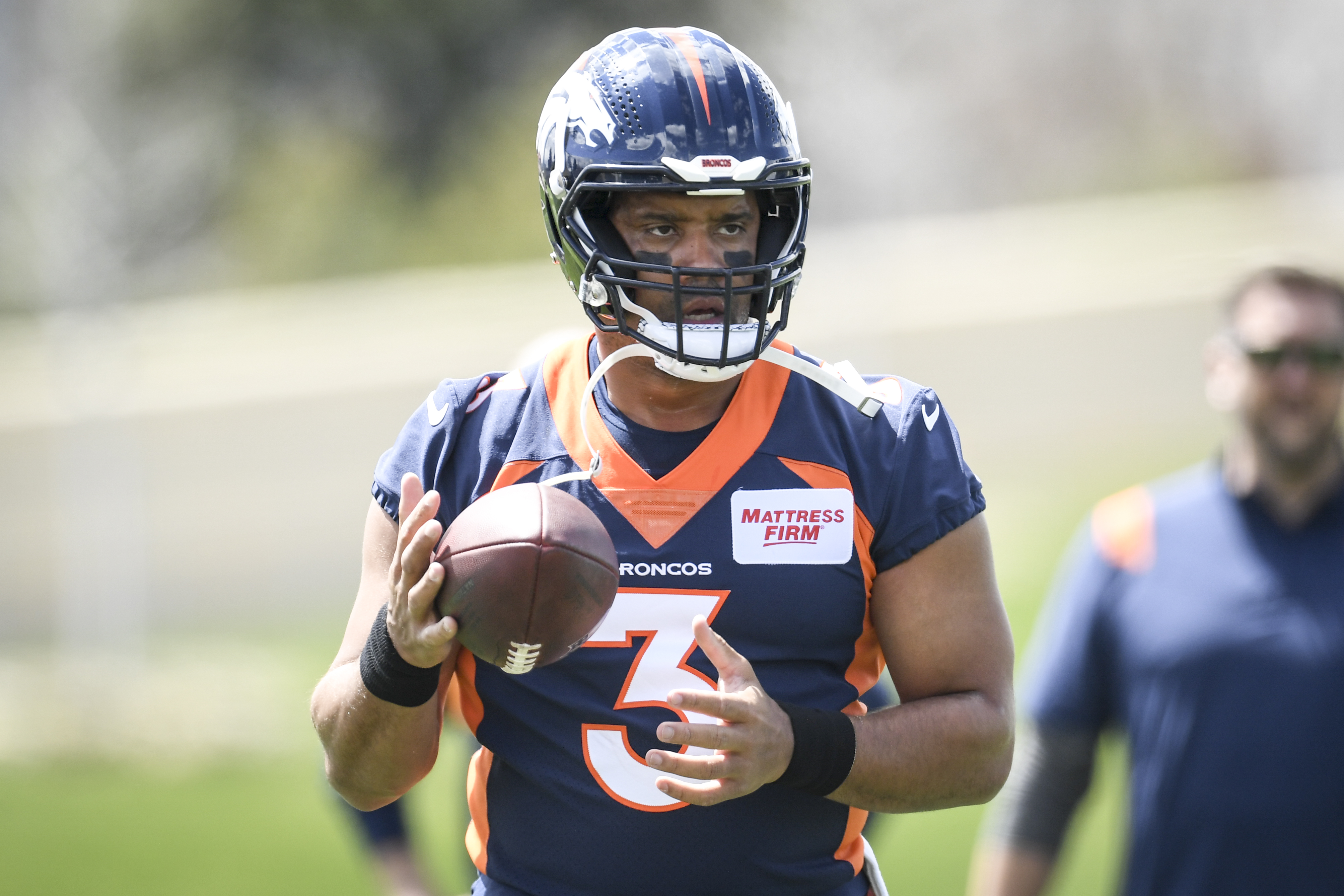 Denver Broncos schedule 2022: Russell Wilson delivers prime-time heavy  slate - The Athletic