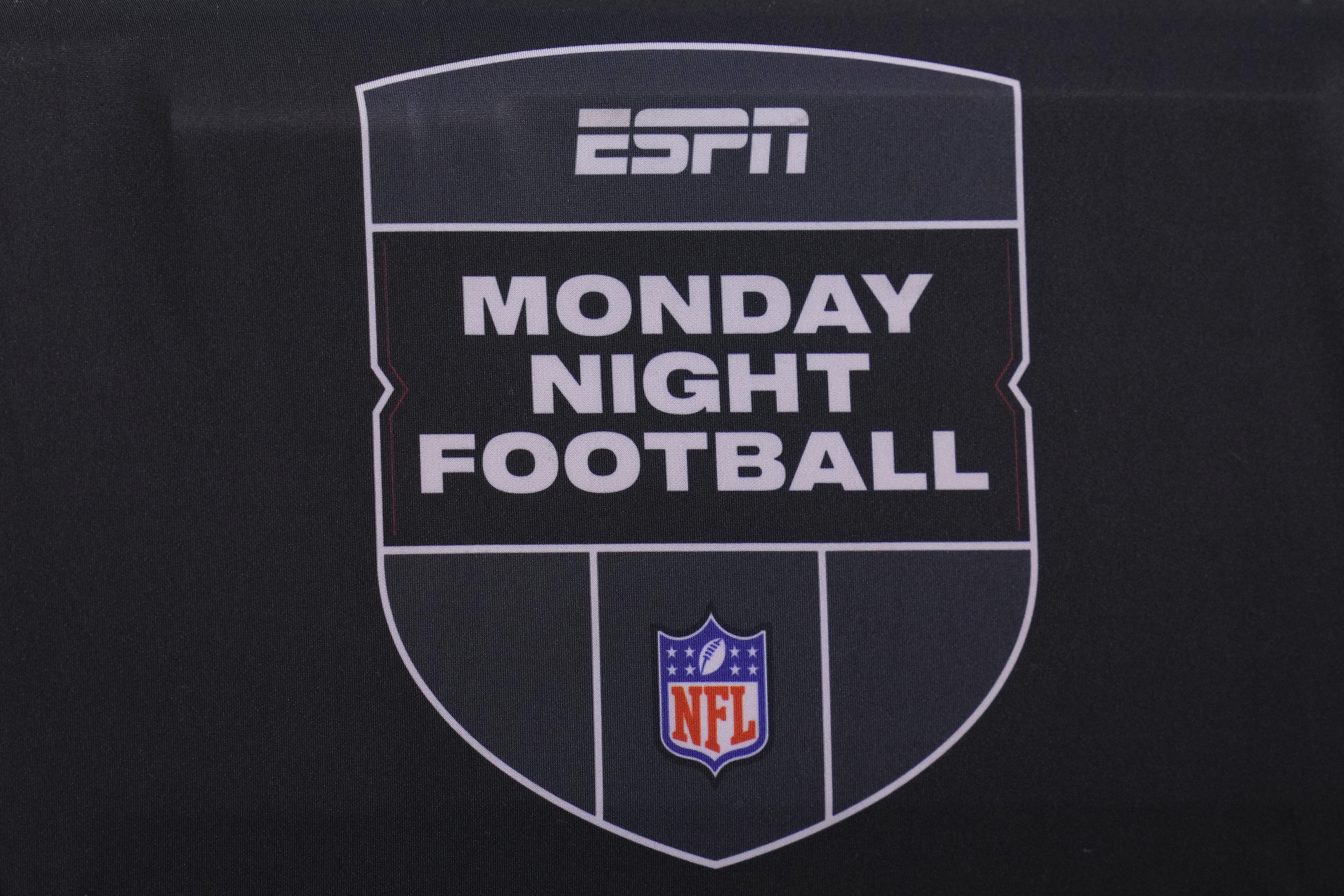 ok google is there a monday night football game tonight