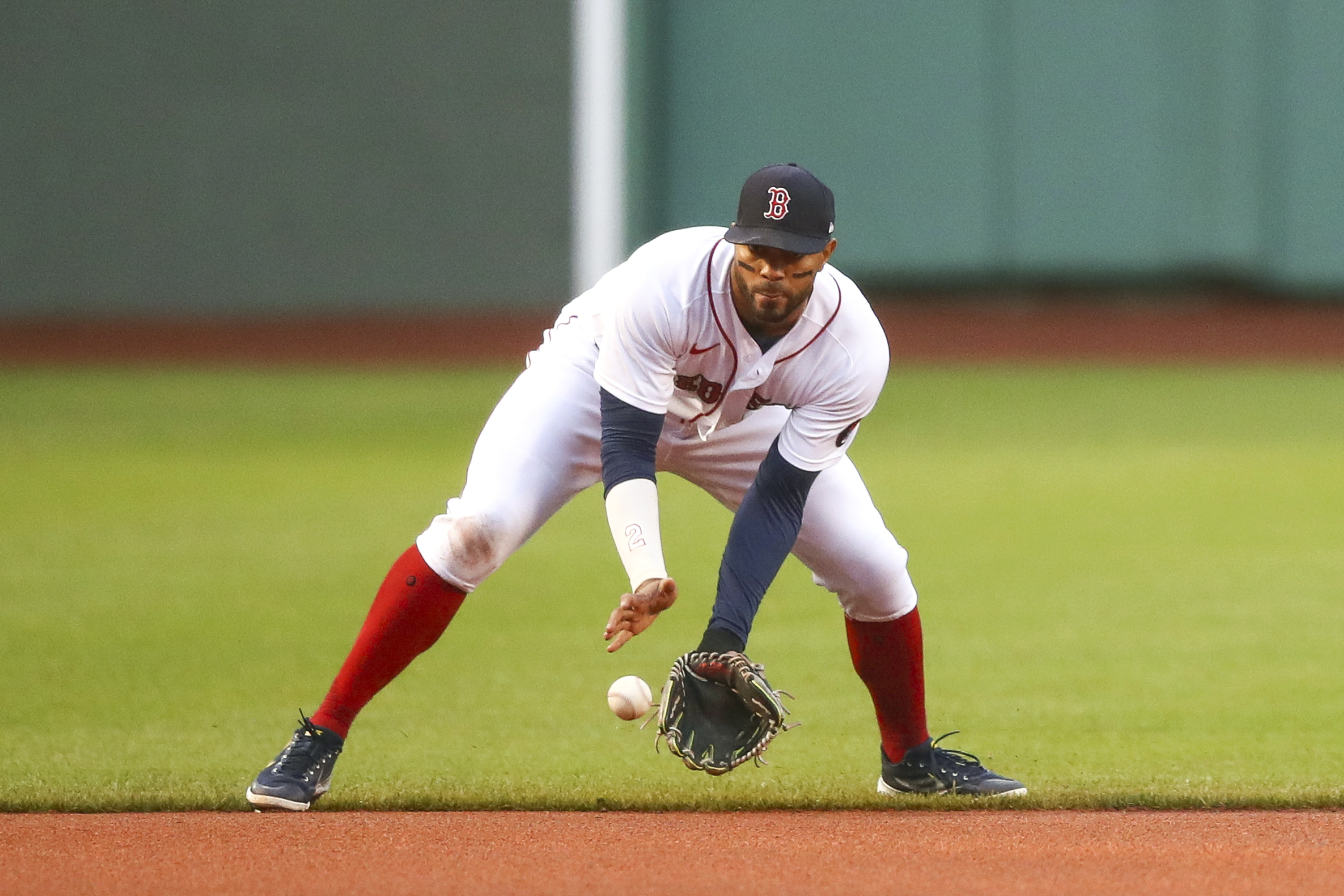 Red Sox SS Xander Bogaerts needed 7 stitches after thigh injury vs. Cubs