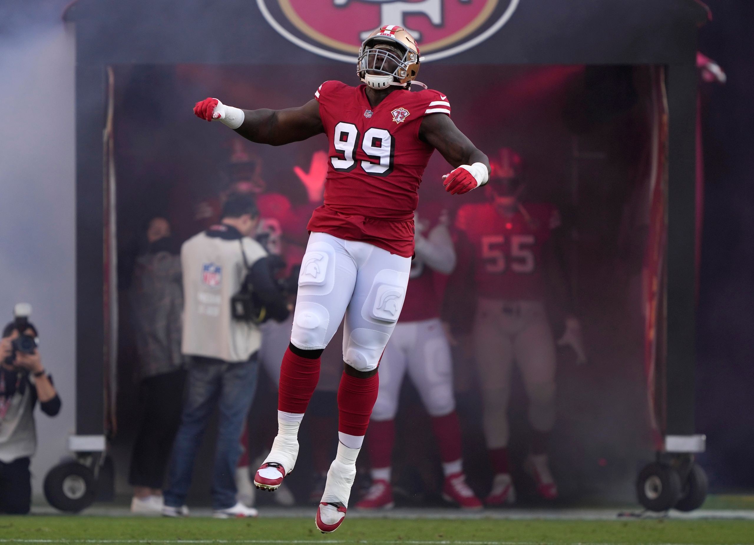SANTA CLARA, CALIFORNIA - SEPTEMBER 26: Javon Kinlaw #99 of the San Francisco 49ers takes the field prior to a game against the Green Bay Packers at Levi's Stadium on September 26, 2021 in Santa Clara, California. (Photo by Thearon W. Henderson/Getty Images) SANTA CLARA, CALIFORNIA - SEPTEMBER 26: Javon Kinlaw #99 of the San Francisco 49ers takes the field prior to a game against the Green Bay Packers at Levi's Stadium on September 26, 2021 in Santa Clara, California. (Photo by Thearon W. Henderson/Getty Images)
