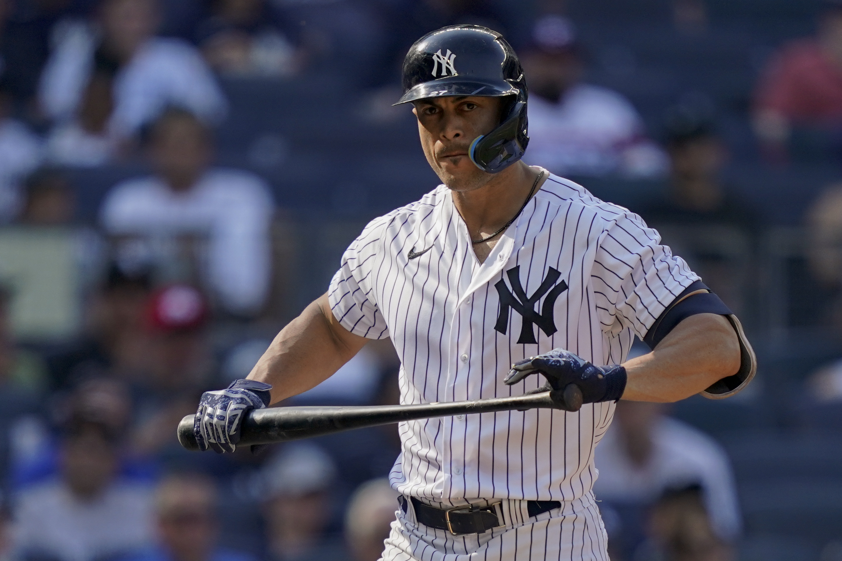 Yankees' Giancarlo Stanton exits game with calf injury