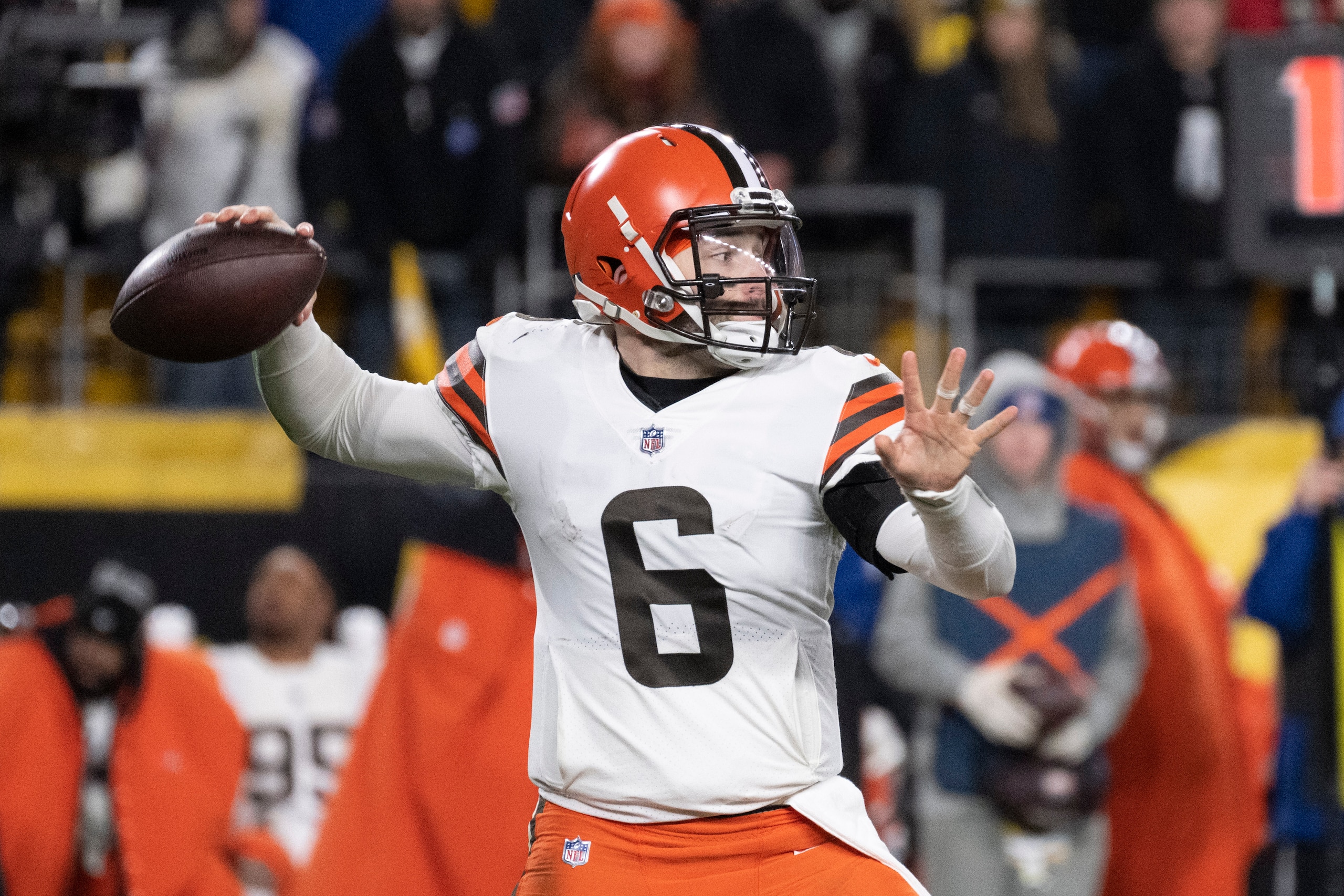 PITTSBURGH, PA - JANUARY 03: Cleveland Browns quarterback Baker Mayfield (6) looks deep in the end zone for a receiver in the fourth quarter during the game between the Pittsburgh Steelers and the Cleveland Browns on January 03, 2022 at Heinz Field in Pittsburgh, PA. (Photo by Shelley Lipton/Icon Sportswire via Getty Images) PITTSBURGH, PA - JANUARY 03: Cleveland Browns quarterback Baker Mayfield (6) looks deep in the end zone for a receiver in the fourth quarter during the game between the Pittsburgh Steelers and the Cleveland Browns on January 03, 2022 at Heinz Field in Pittsburgh, PA. (Photo by Shelley Lipton/Icon Sportswire via Getty Images)
