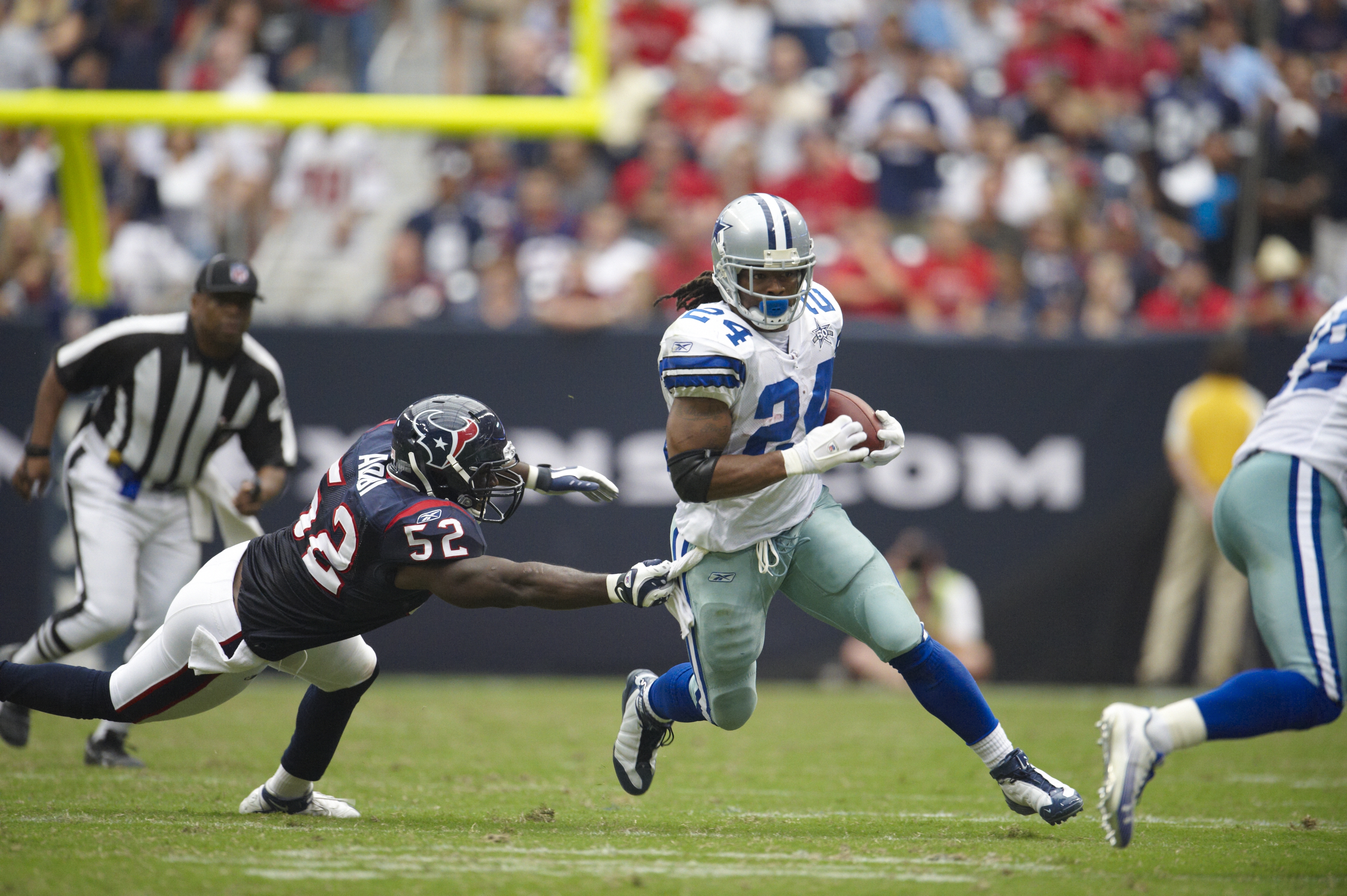 Dallas Cowboys running back Marion Barber III (24) rushes for 6