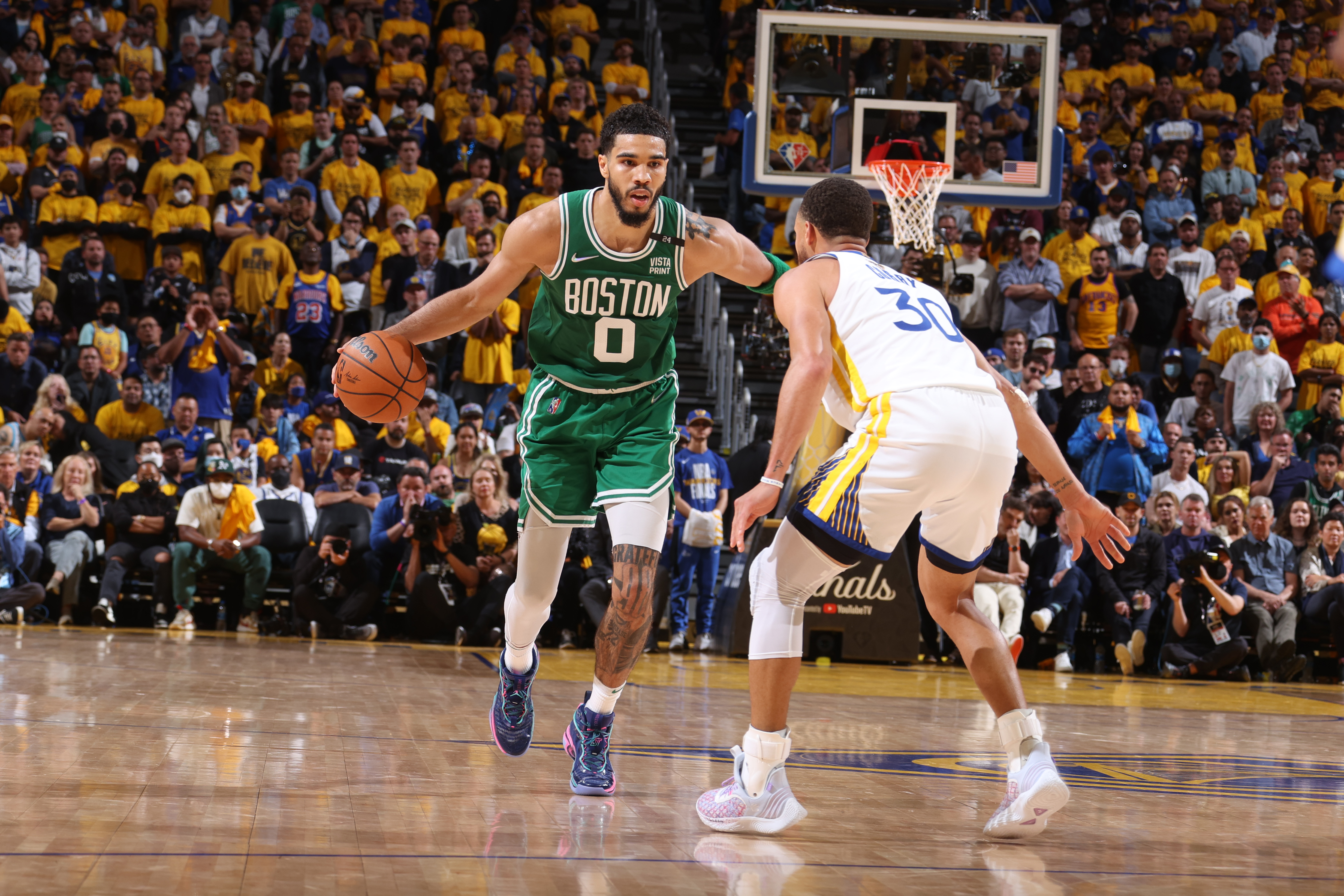 Defesa faz a diferença, Celtics batem Warriors e chegam a 14 jogos