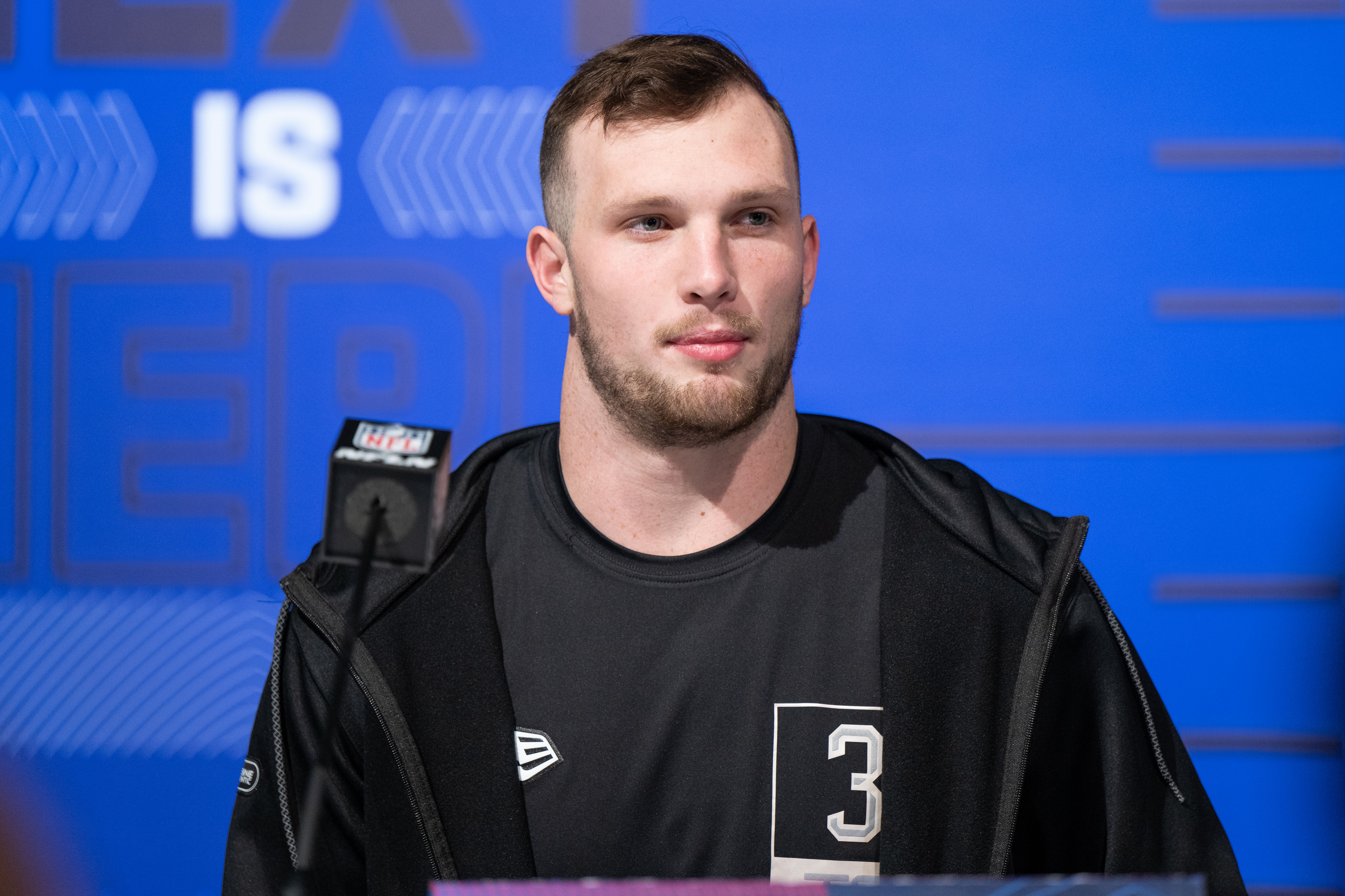 INDIANAPOLIS, IN - MARCH 02: San Diego State tight end Daniel Bellinger answers questions from the media during the NFL Scouting Combine on March 2, 2022, at the Indiana Convention Center in Indianapolis, IN. (Photo by Zach Bolinger/Icon Sportswire via Getty Images)