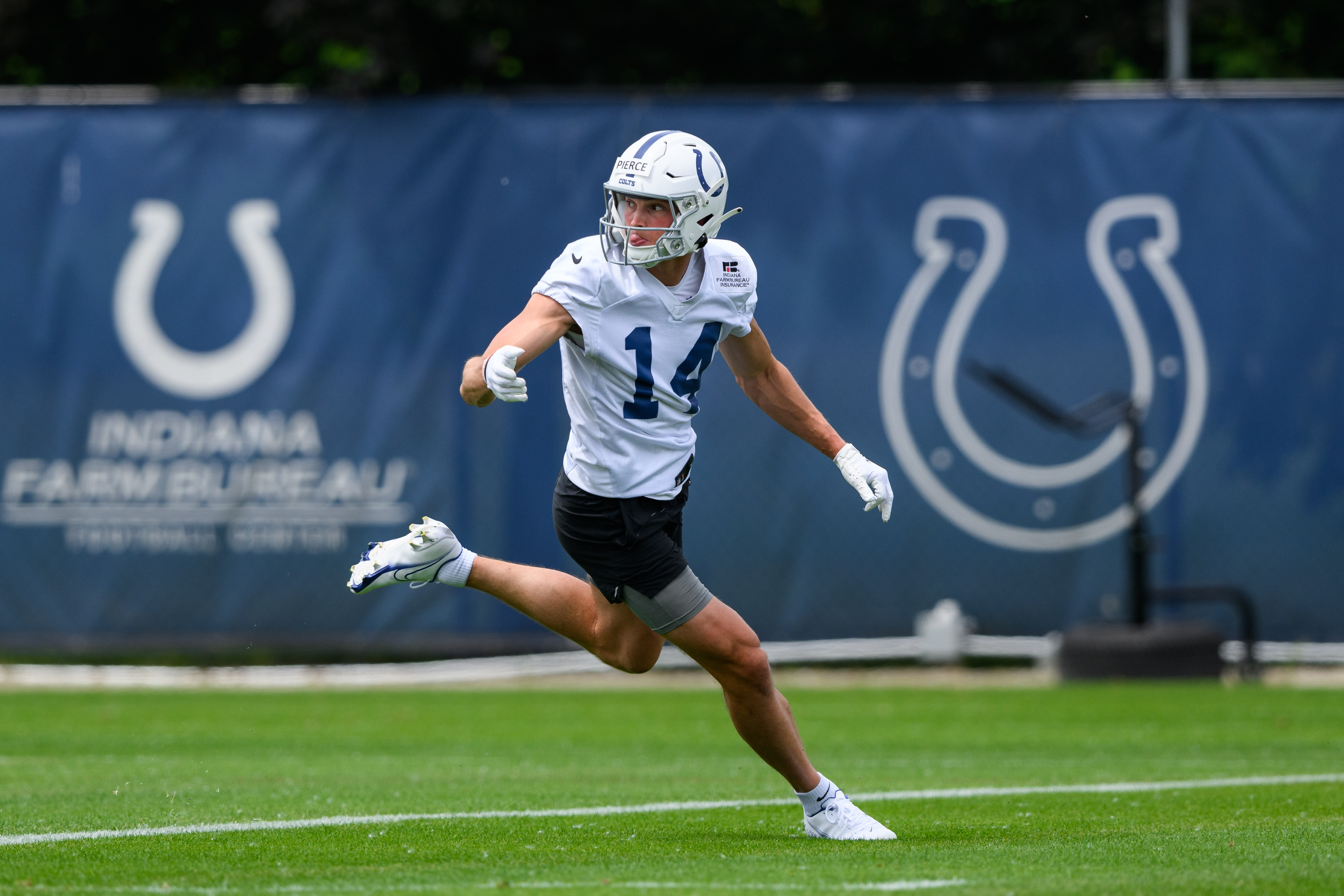 Where does Bleacher Report rank Colts wideout Alec Pierce amongst rookie  receivers?