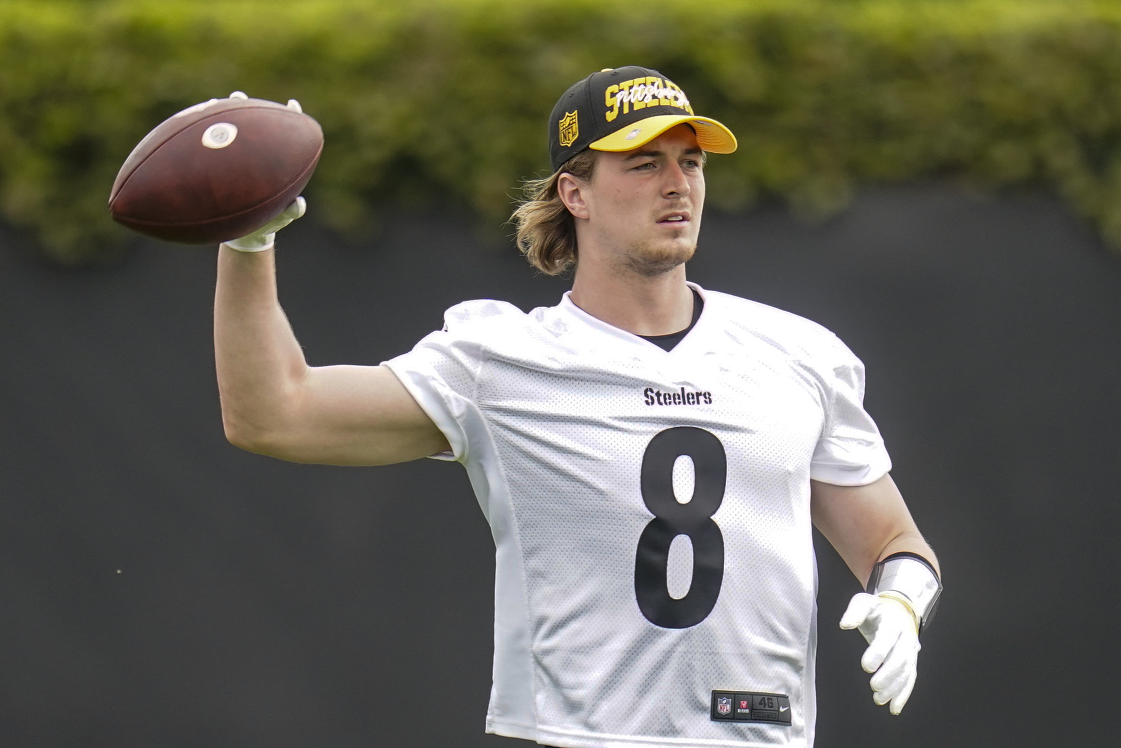 Pittsburgh Steelers quarterback Kenny Pickett (8) performs drills during an NFL football practice at rookie minicamp, Friday, May 13, 2022, in Pittsburgh. (AP Photo/Keith Srakocic)