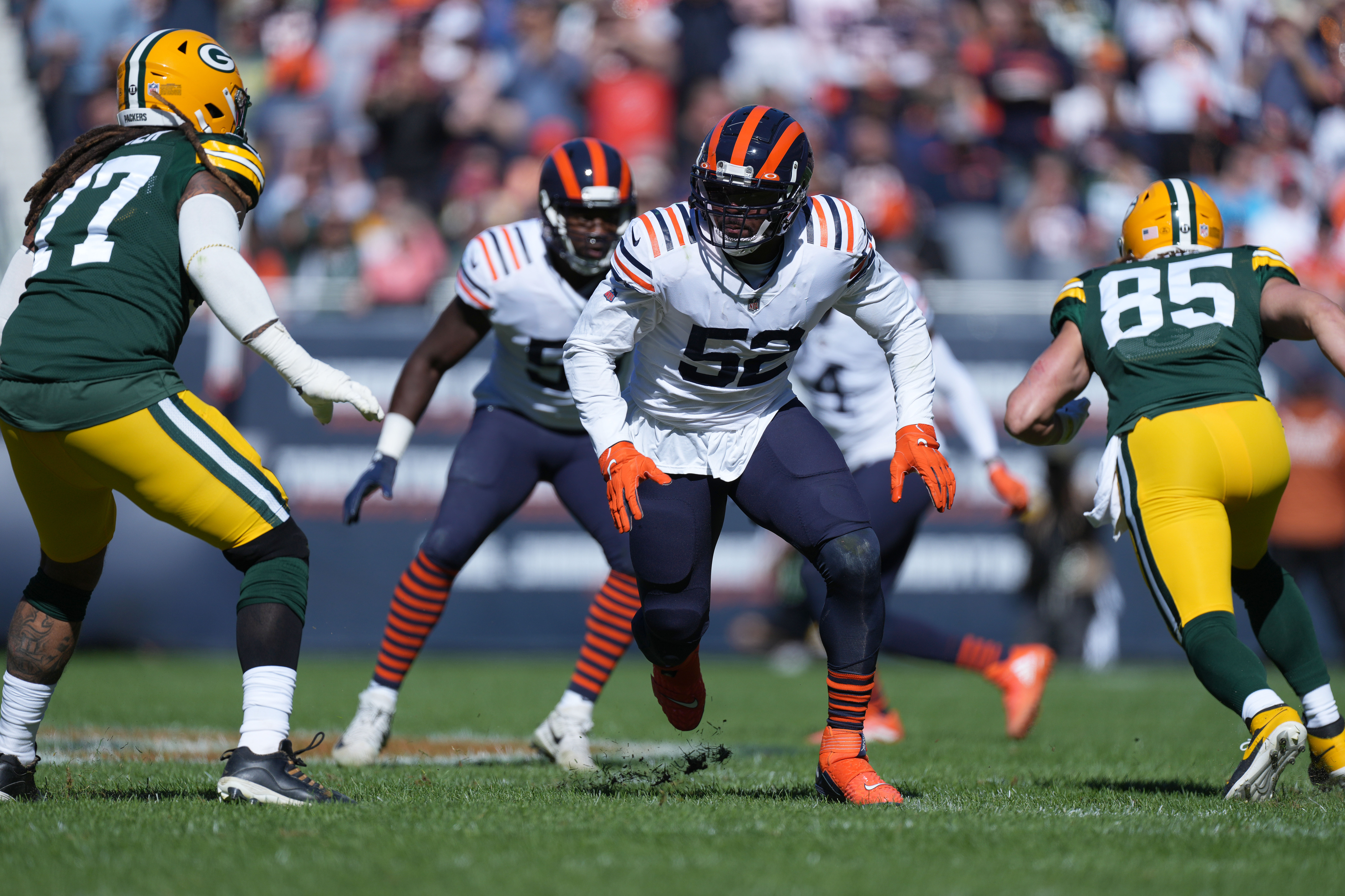 CHICAGO, IL - OCTOBER 17: Chicago Bears outside linebacker Khalil Mack (52) runs during a game between the Green Bay Packers and the Chicago Bears on October 17, 2021, at Soldier field in Chicago, IL. (Photo by Robin Alam/Icon Sportswire via Getty Images)