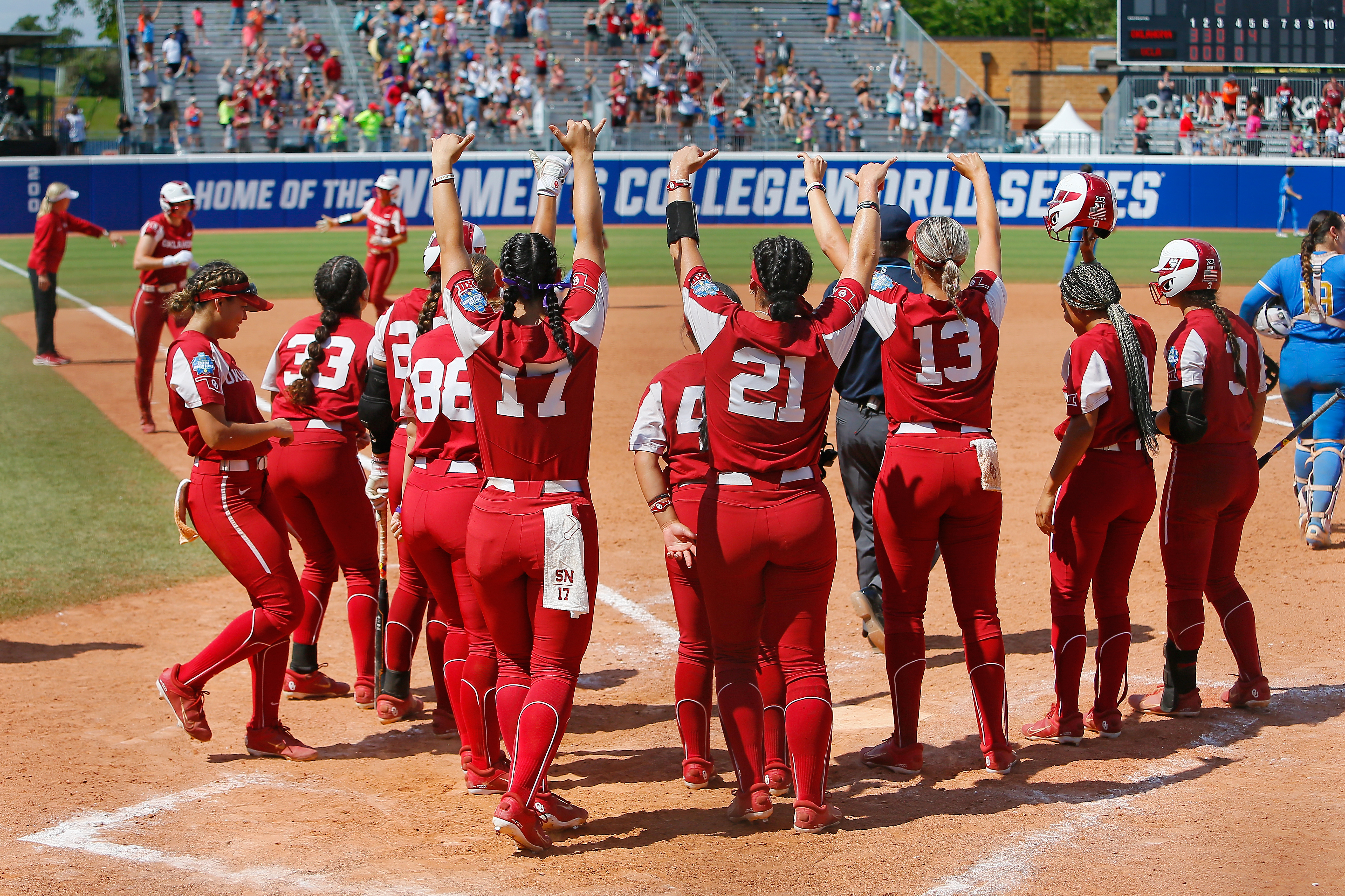 Texas beats Oklahoma State to advance to Softball World Series Championship  series