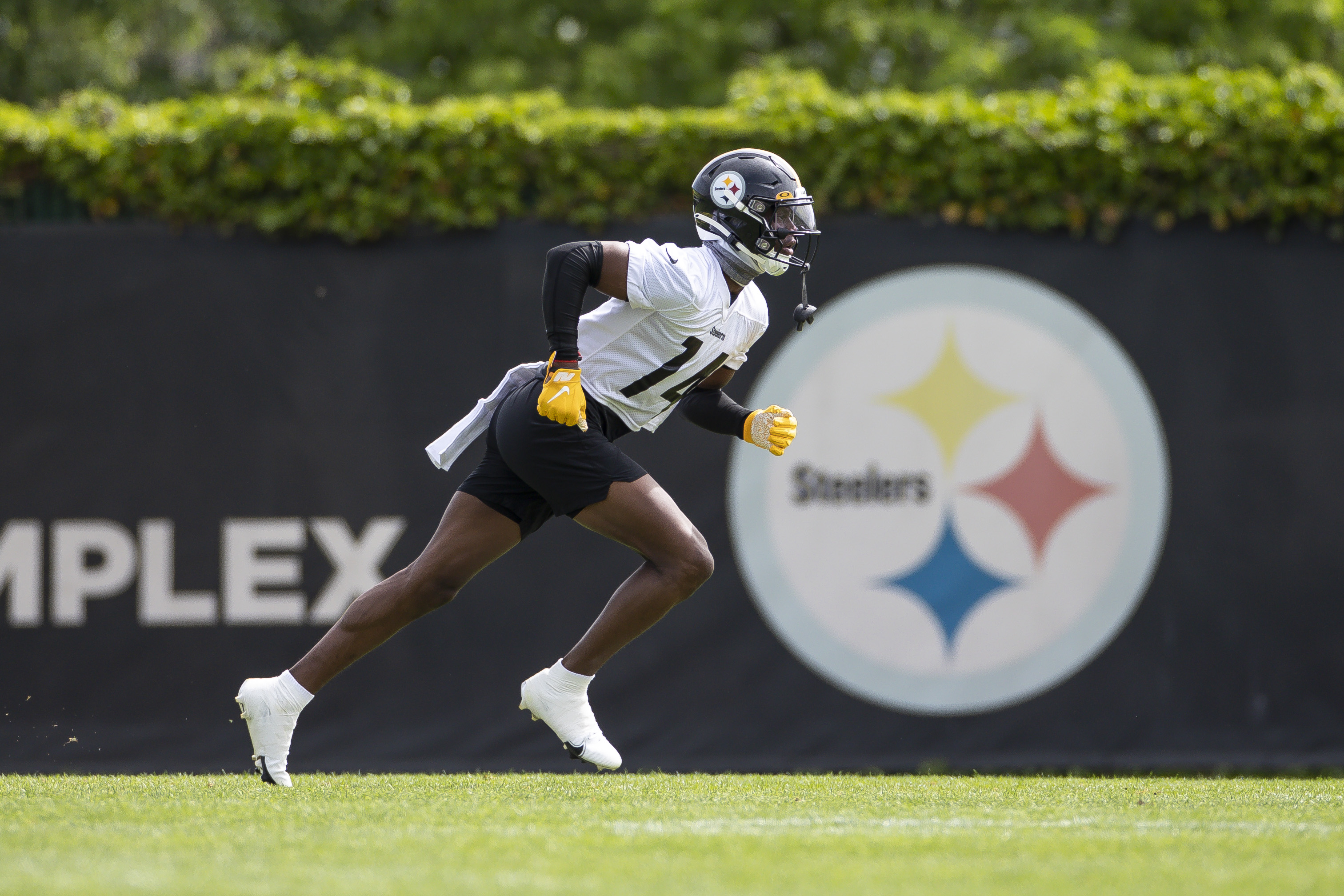 Bleacher Report Suggests Steelers Go After Uber-Talented, Versatile 2020  First-Rounder