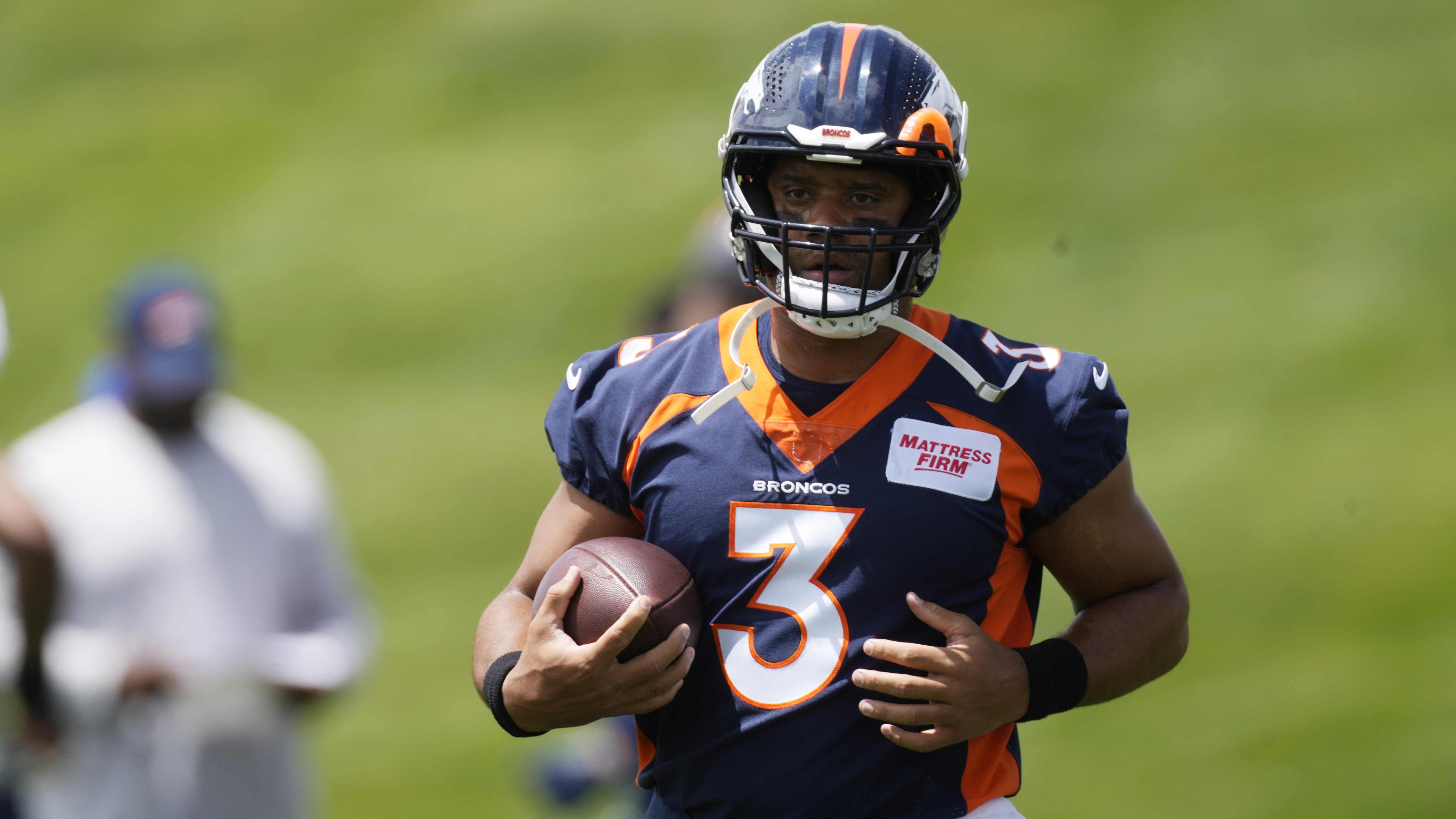 Broncos WR K.J. Hamler picking the brain of Tyler Lockett in