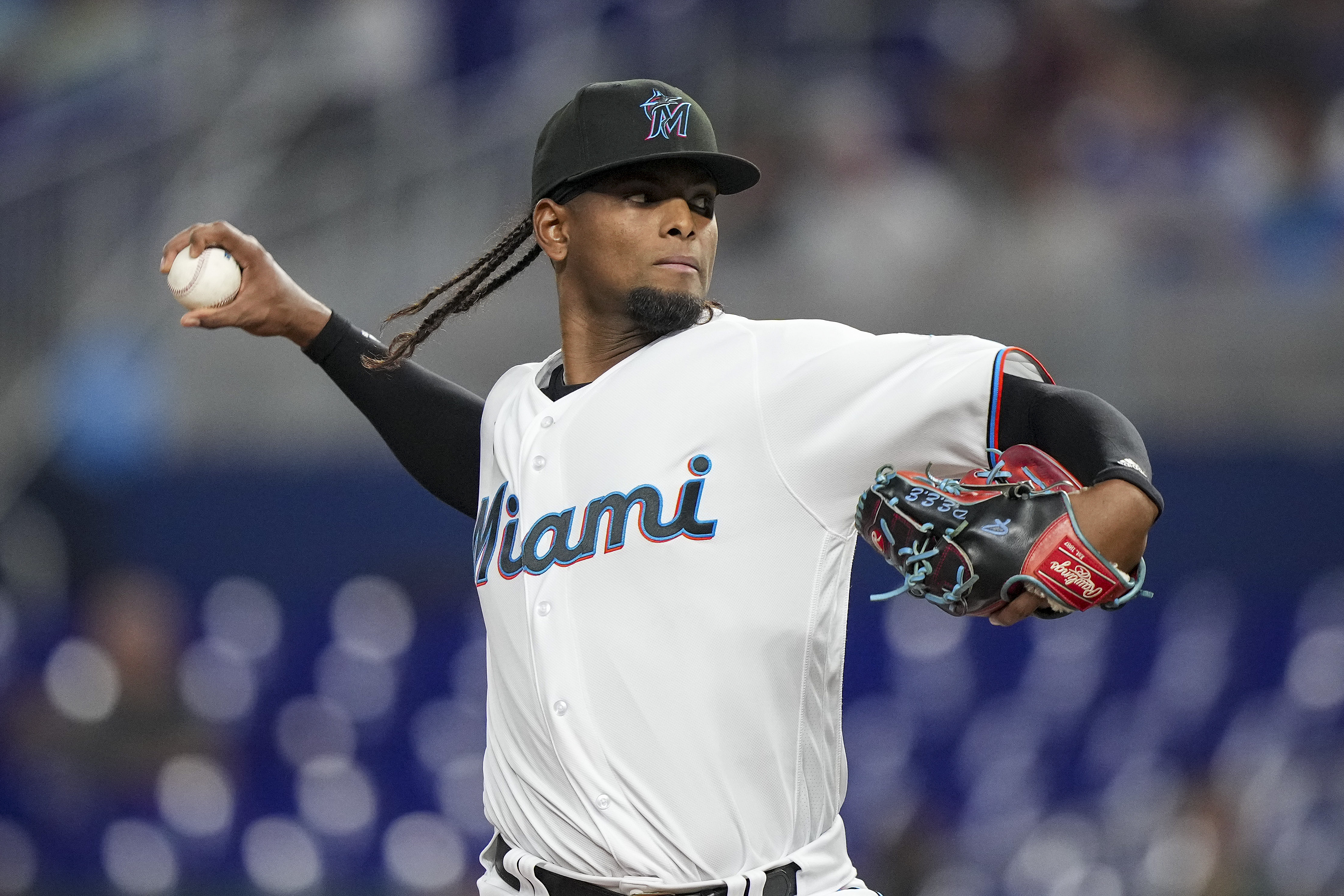 Two Impressive Debuts Fuel the Marlins - The New York Times