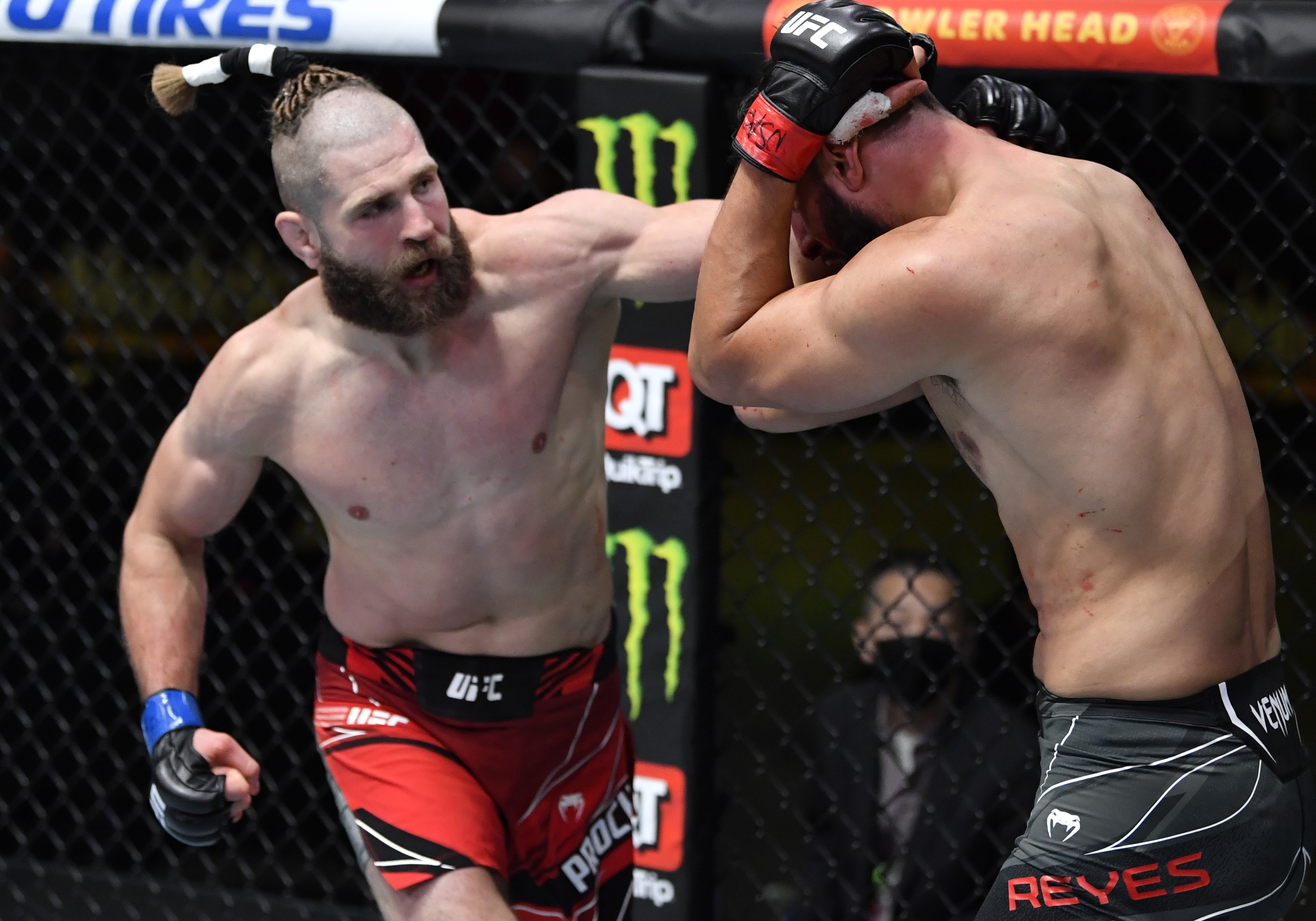 LAS VEGAS, NEVADA - MAY 01: (L-R) Jiri Prochazka of the Czech Republic punches Dominick Reyes in a light heavyweight bout during the UFC Fight Night event at UFC APEX on May 01, 2021 in Las Vegas, Nevada. (Photo by Jeff Bottari/Zuffa LLC)