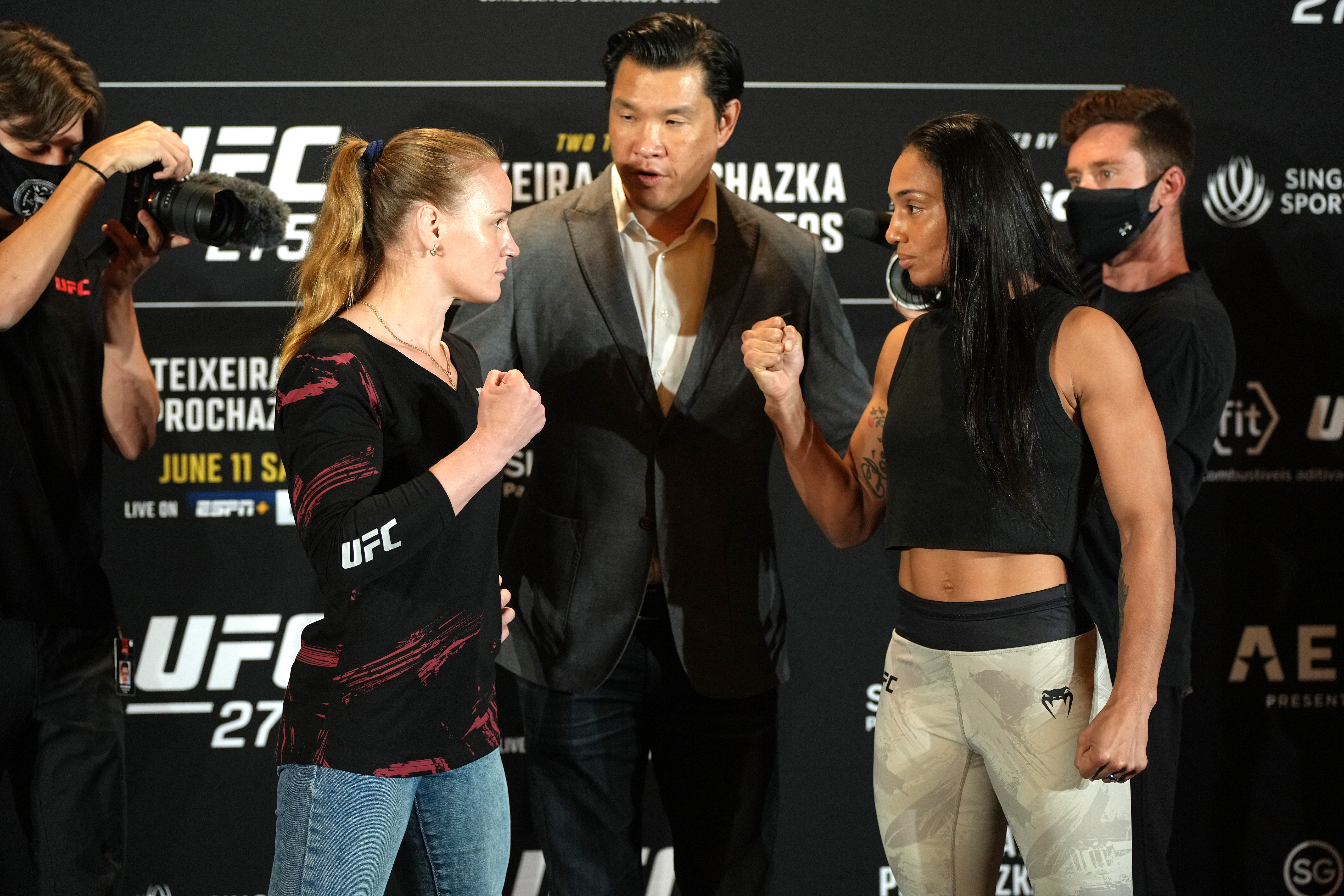 SINGAPORE, SINGAPORE - JUNE 08: (L-R) UFC women's flyweight champion Valentina Shevchenko and Talia Santos face off during the UFC 275 media day at Mandarin Oriental on June 08, 2022 in Singapore. (Photo by Jeff Bottari/Zuffa LLC)