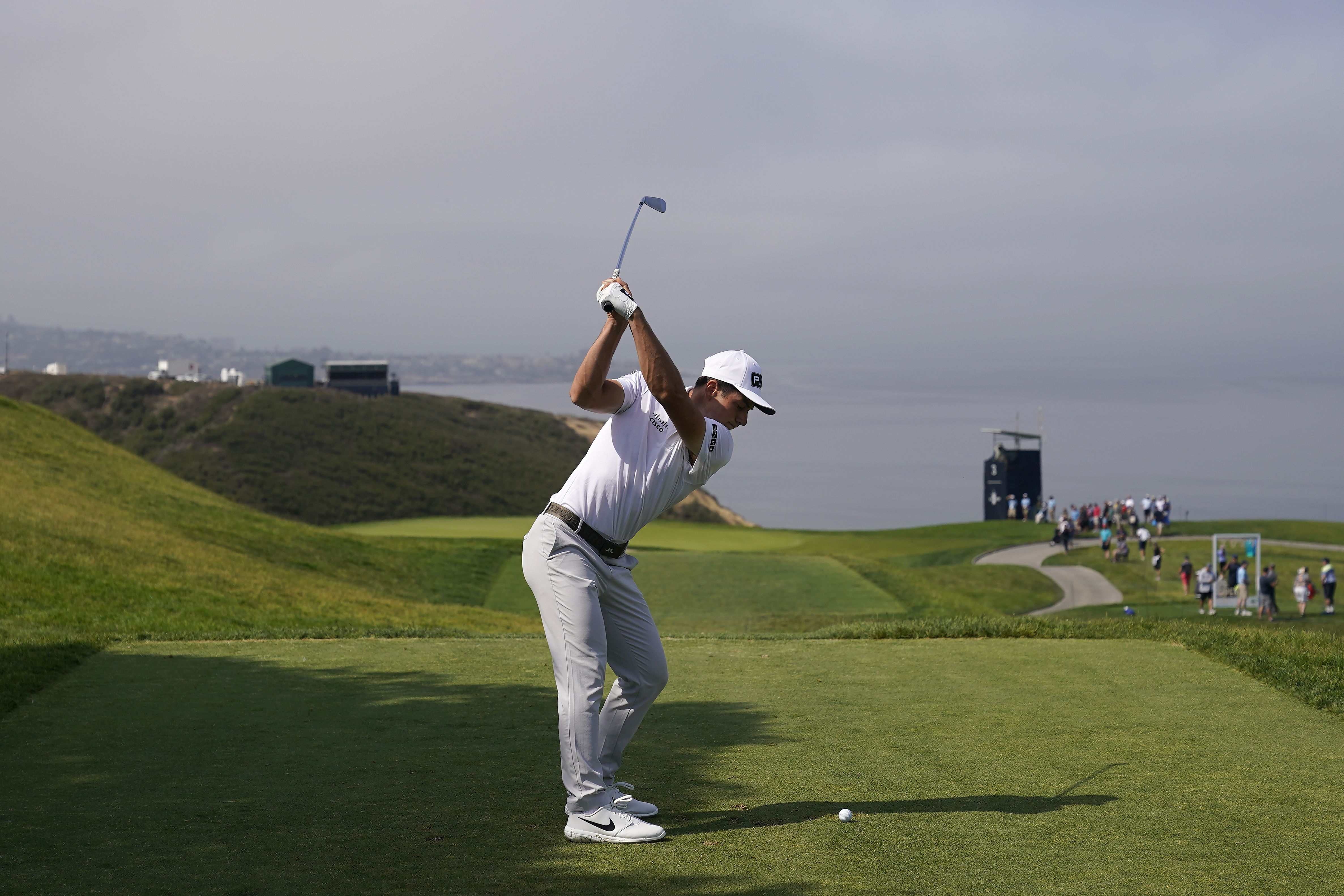 Viktor Hovland, of Norway, plays his shot from the third tee during the first round of the U.S. Open Golf Championship, Thursday, June 17, 2021, at Torrey Pines Golf Course in San Diego. (AP Photo/Gregory Bull)