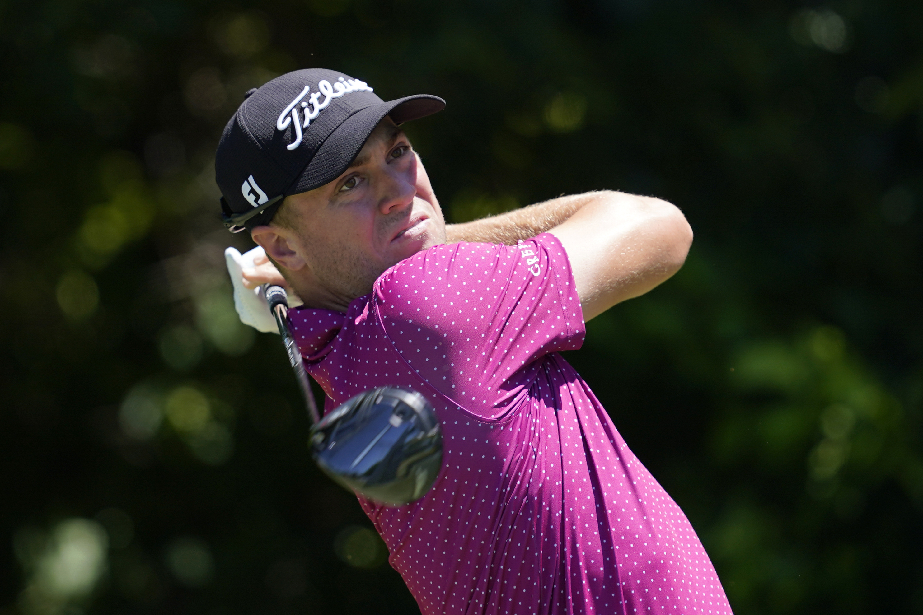 Justin Thomas hits off the sixth tee during the first round of the Charles Schwab Challenge golf tournament at the Colonial Country Club, Thursday, May 26, 2022, in Fort Worth, Texas. (AP Photo/Tony Gutierrez)