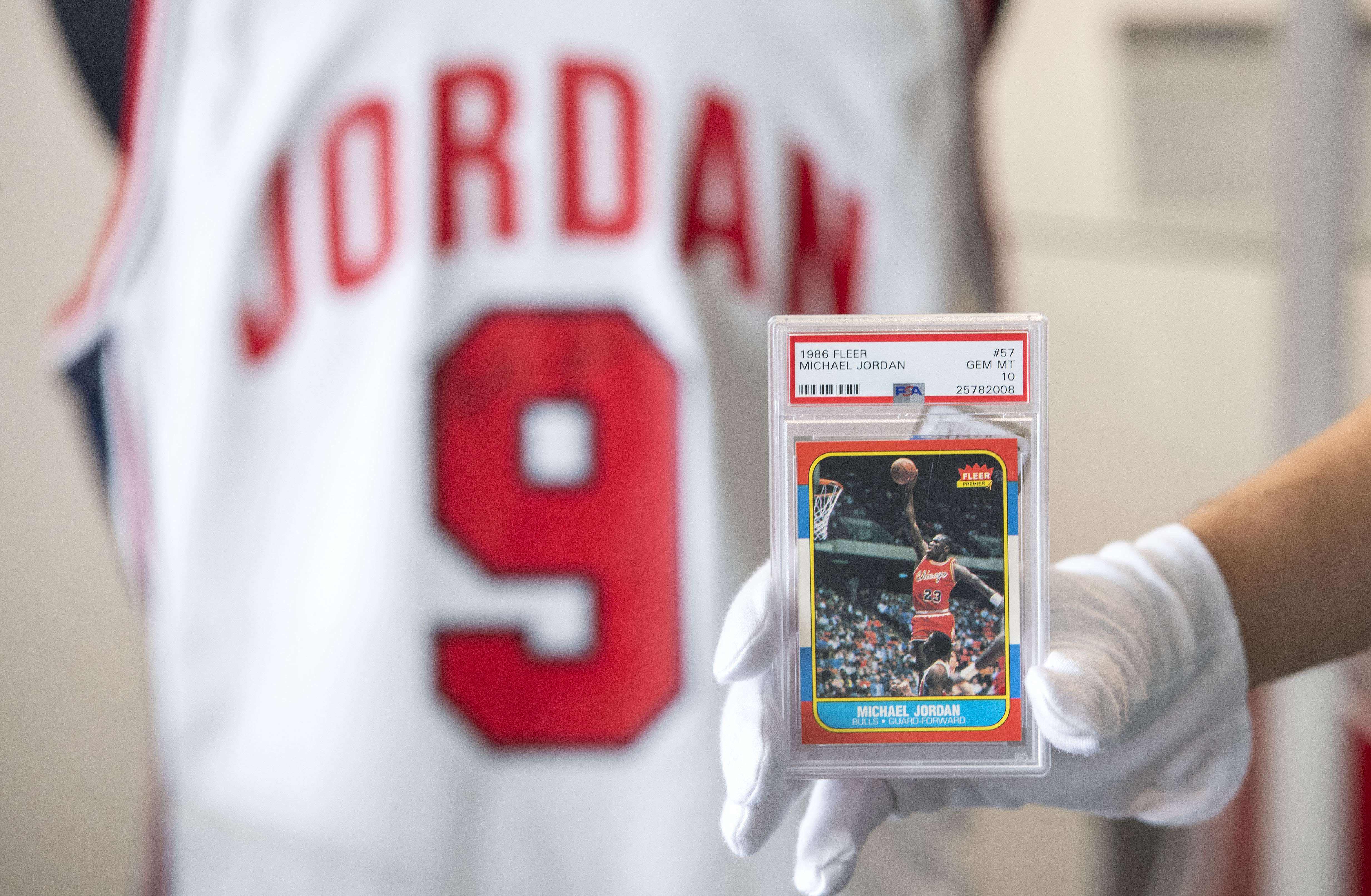 Jordan's Rookie Card To Be Auctioned Off - CBS Chicago