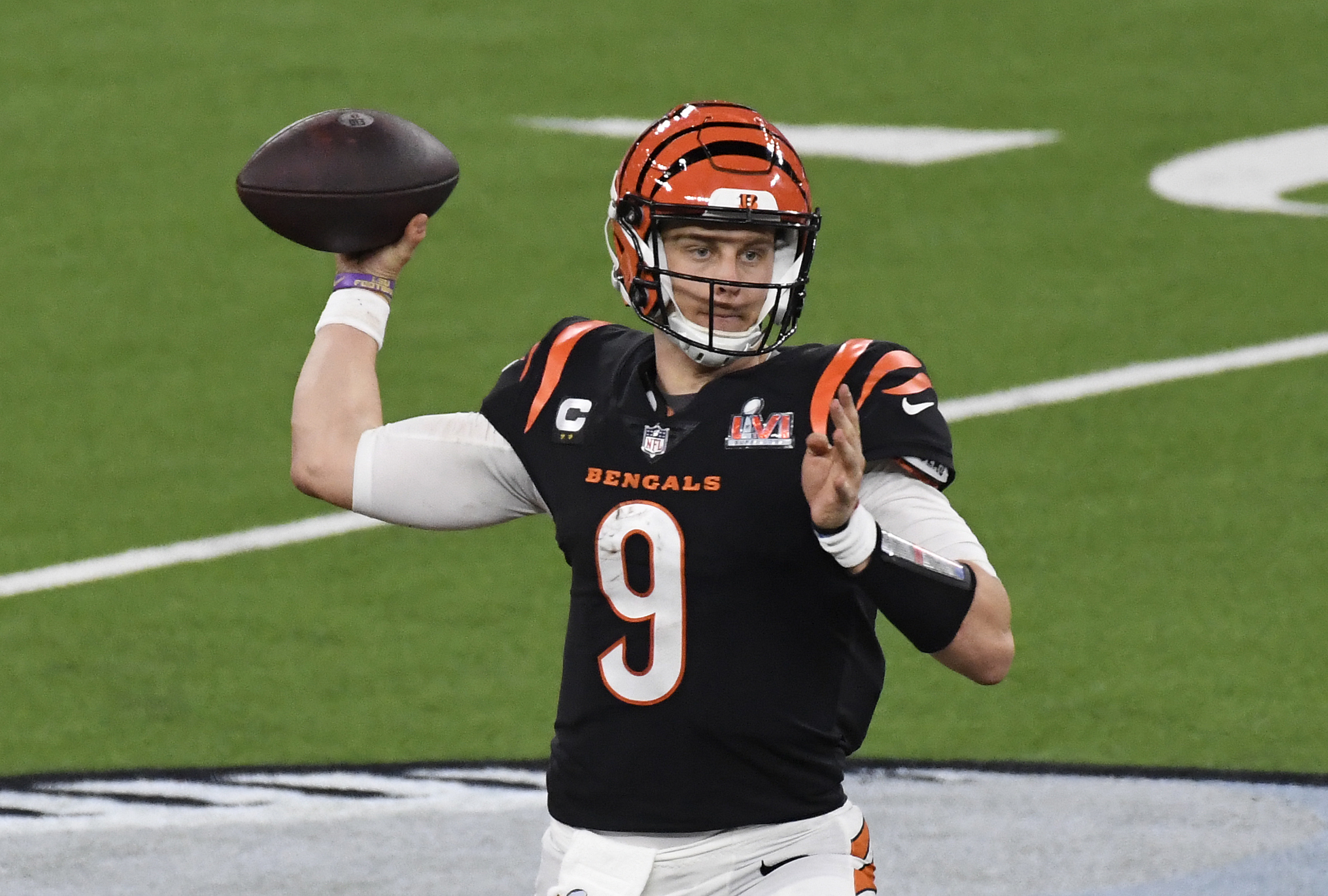 Cincinnati's Joe Burrow plays first game since becoming NFL's highest paid  player. Cleveland Browns play Bengals in Ohio Sunday