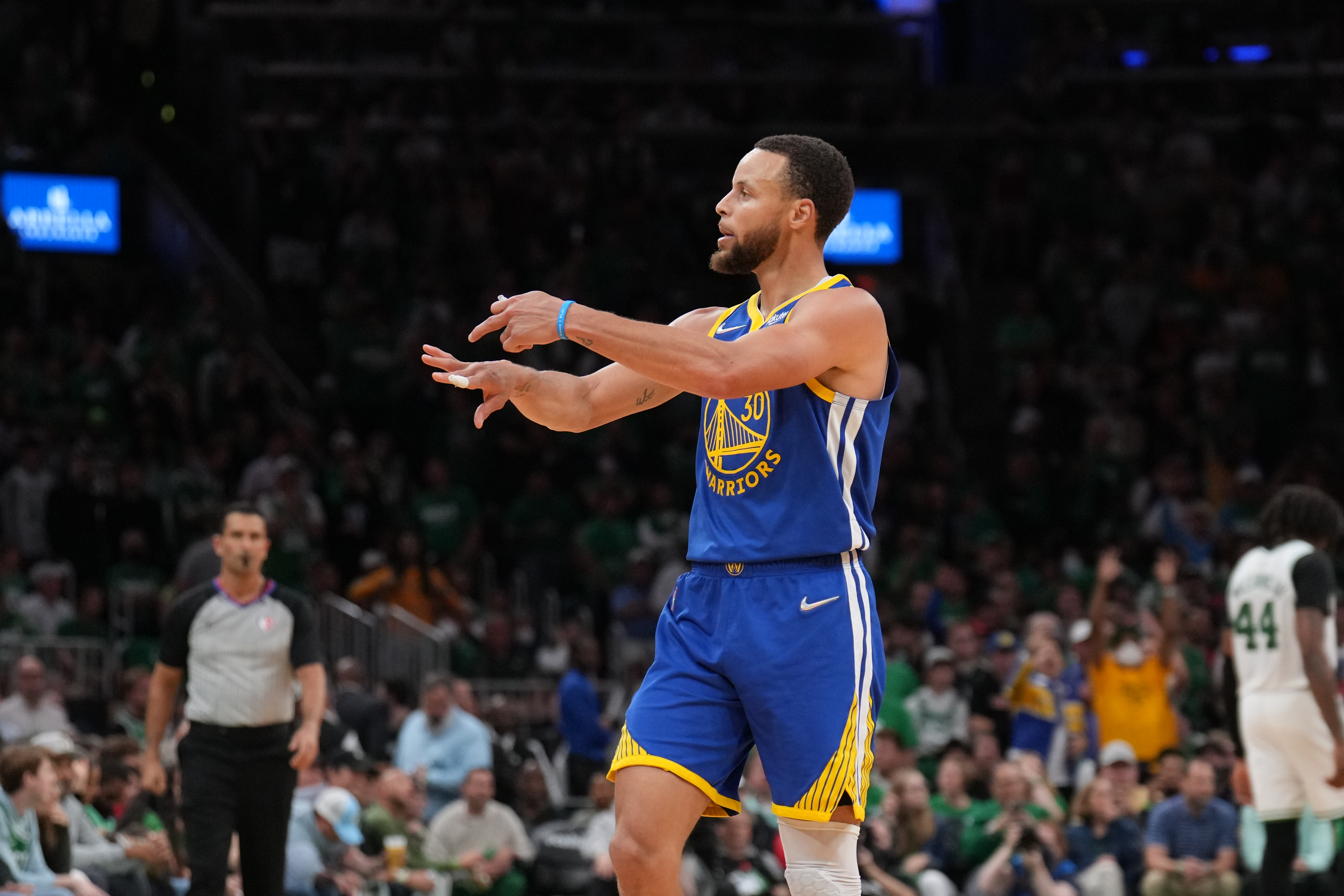 NBA players take to Twitter in awe of Steph Curry's 62-point performance