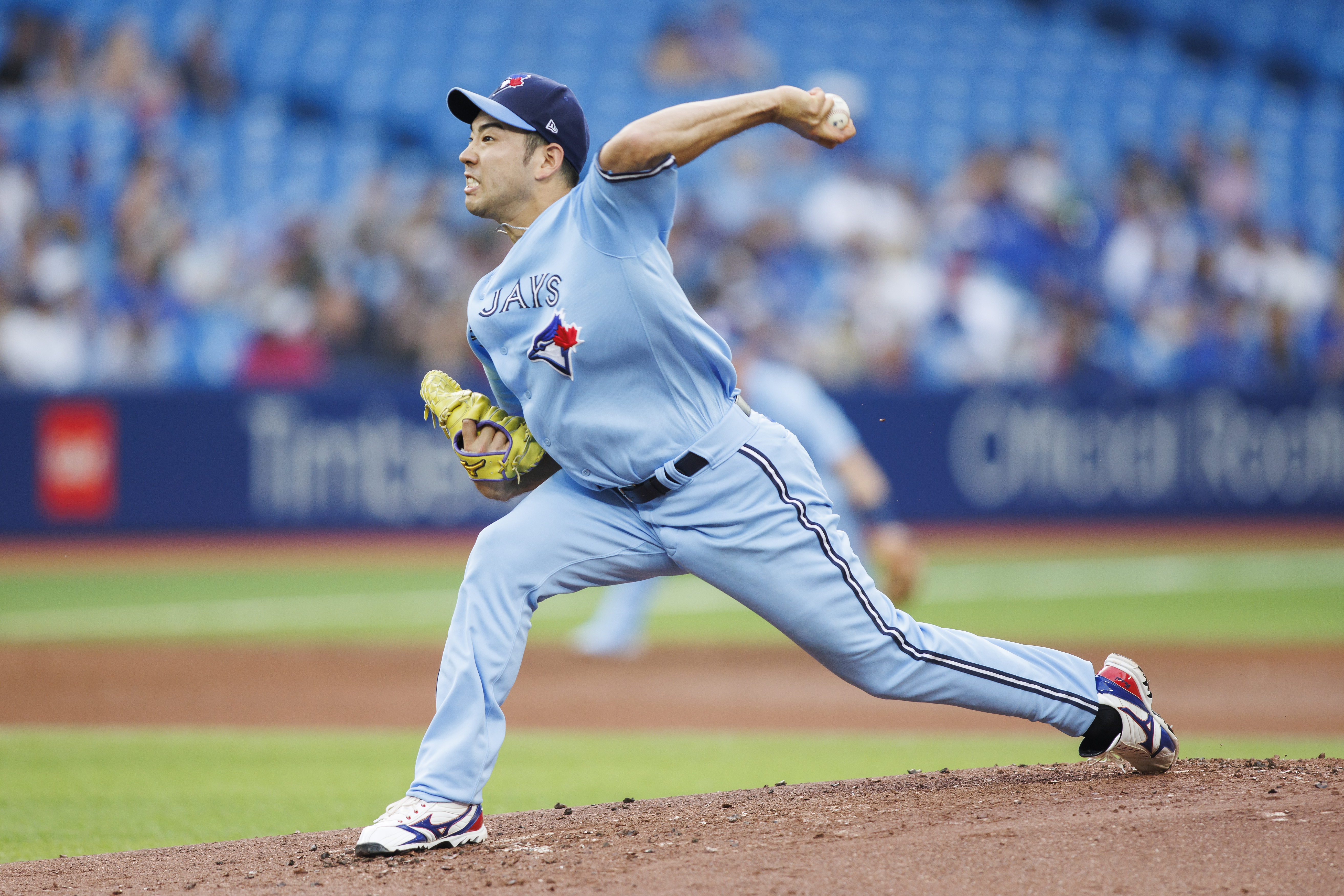 Kikuchi guides Blue Jays to rebound win in Los Angeles